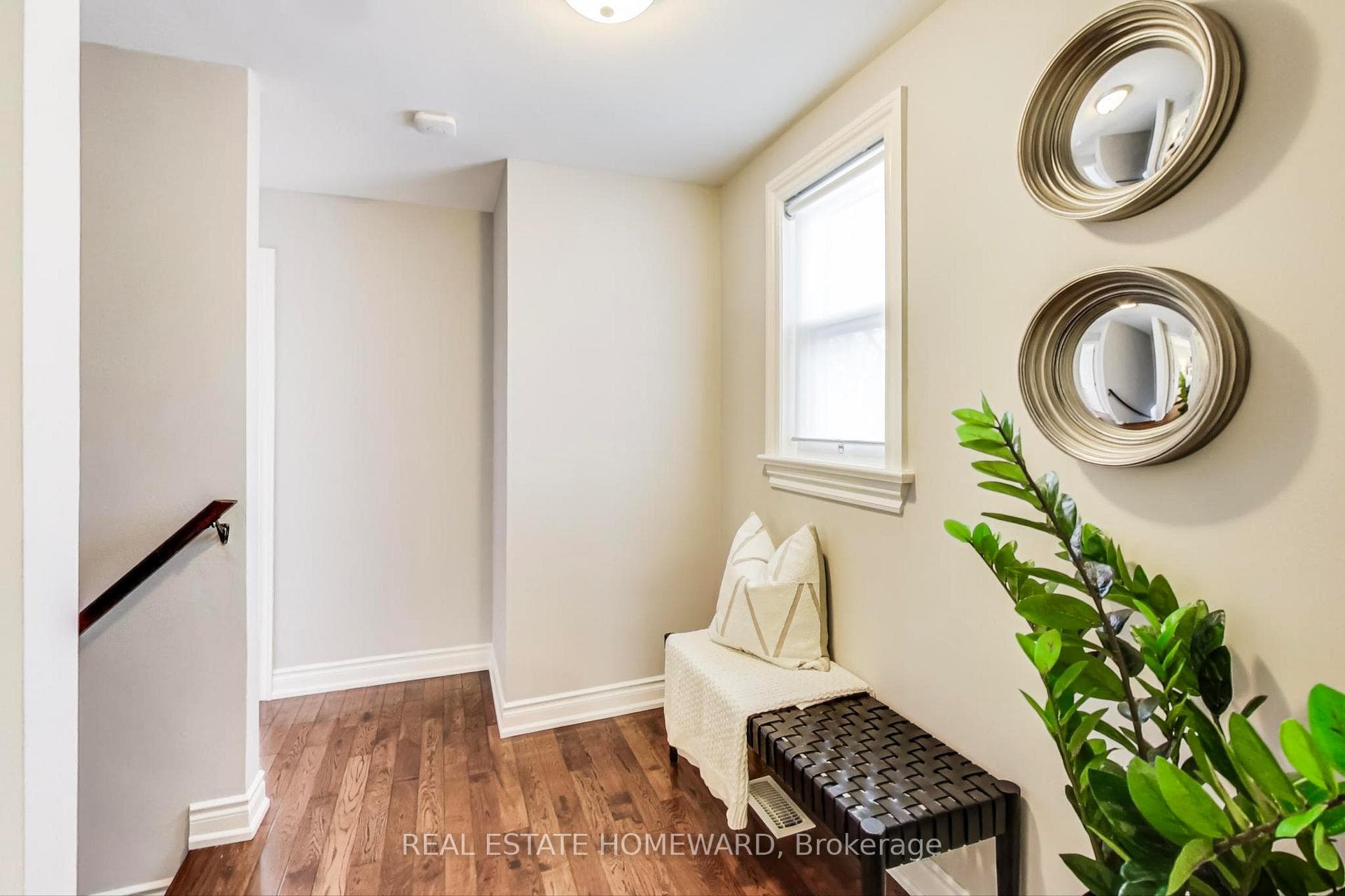 139 Benjamin Boulevard photo 7