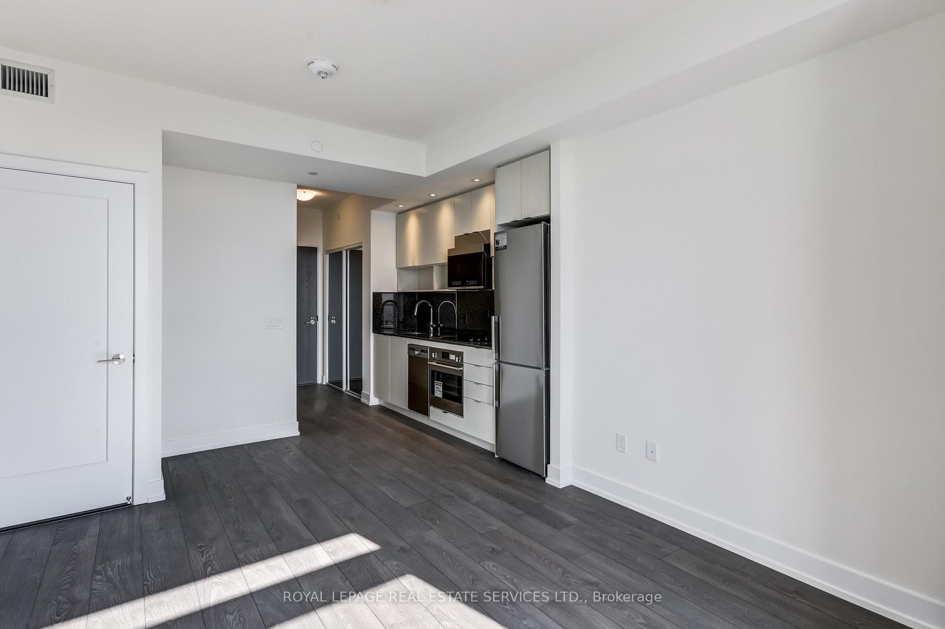 9 Mabelle Avenue Unit 3415 photo 13