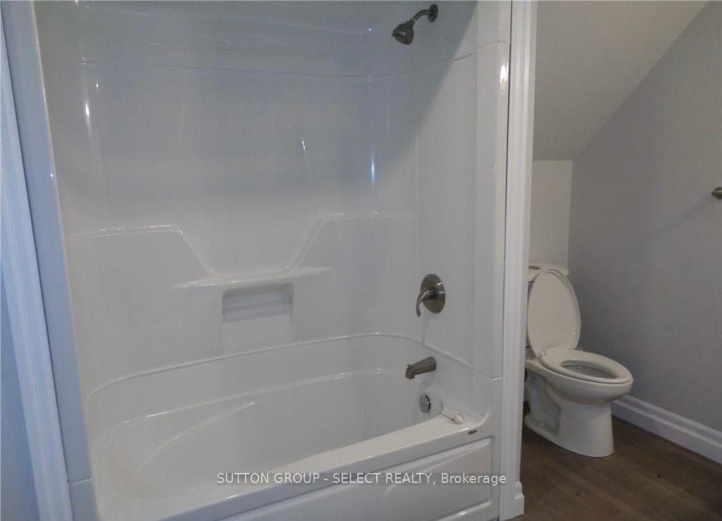 83 Britannia Avenue Unit LOWER photo 8