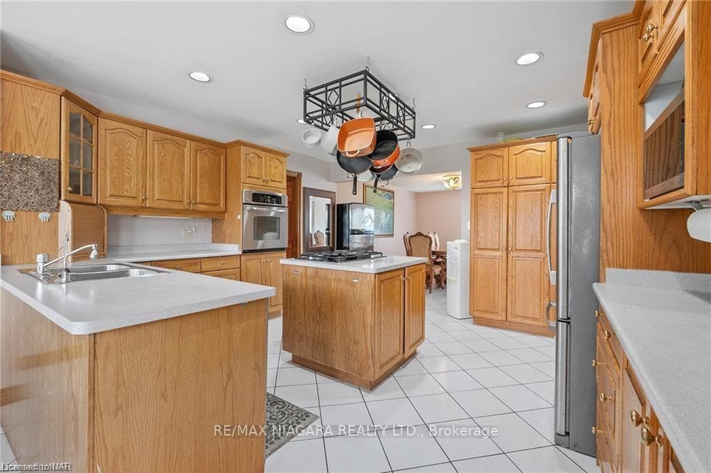 10118 WILLOUGHBY Drive photo 10