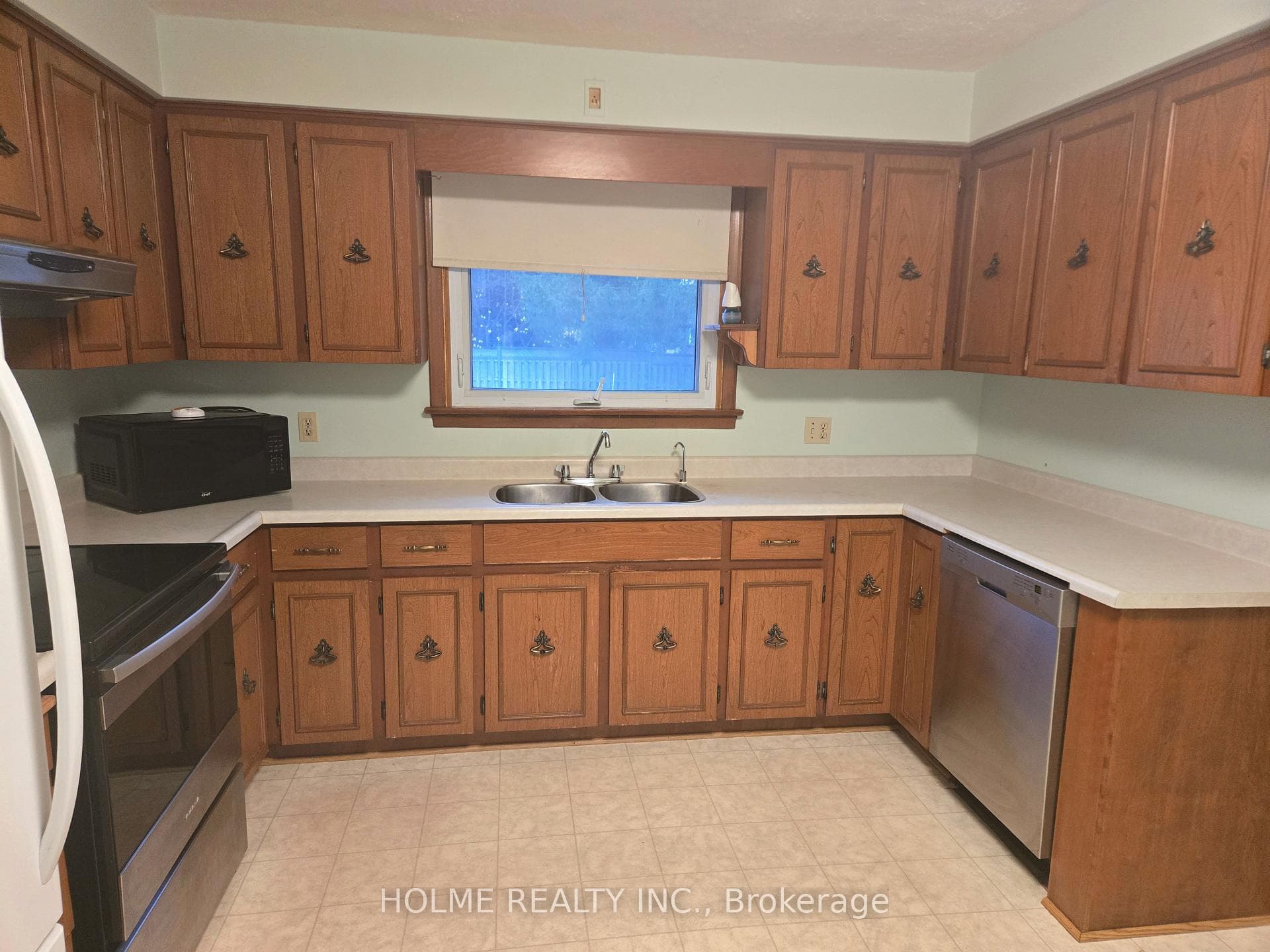 85 Erie Street photo 3