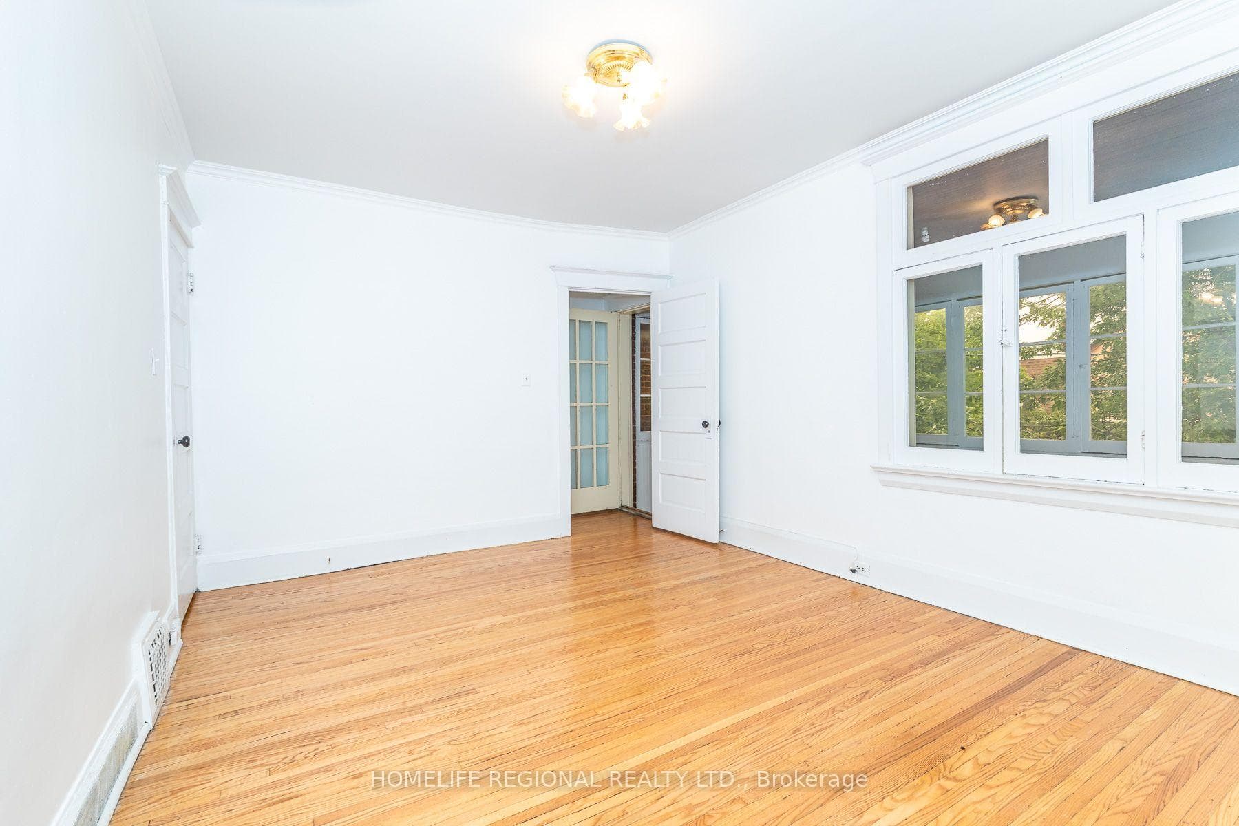 353 St Clarens Avenue photo 11