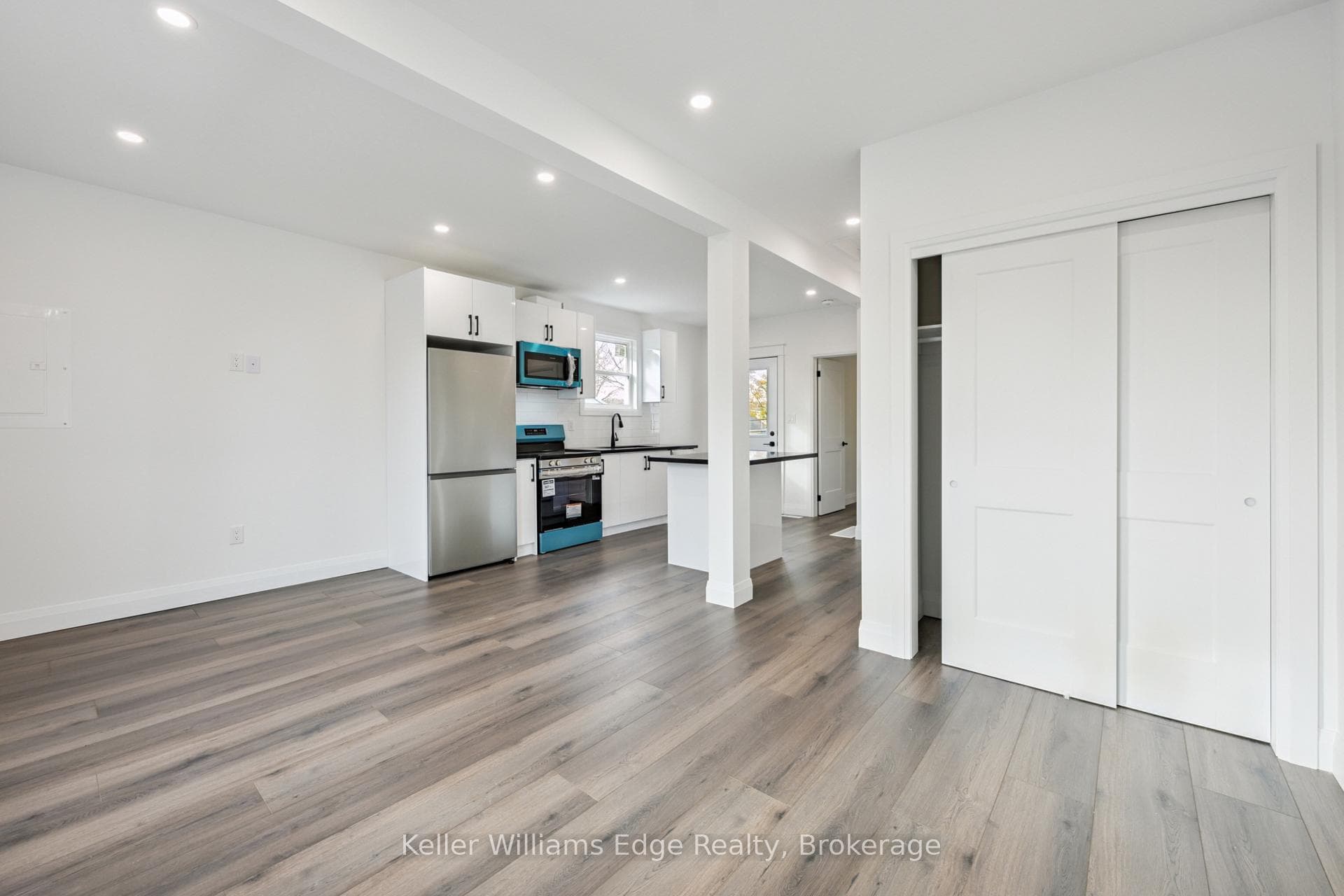 161 Weir Street photo 35