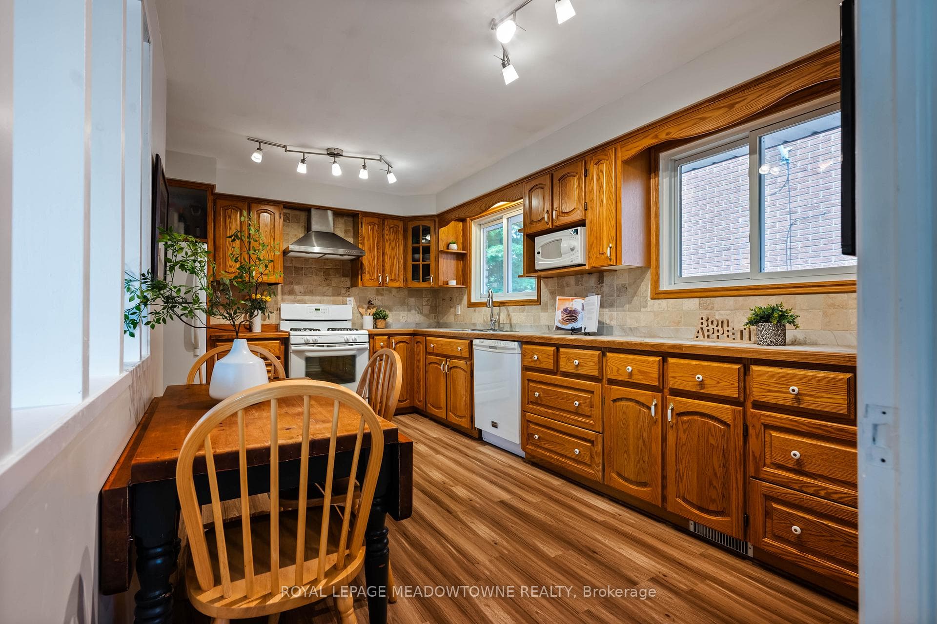 28 Algoma Drive photo 18