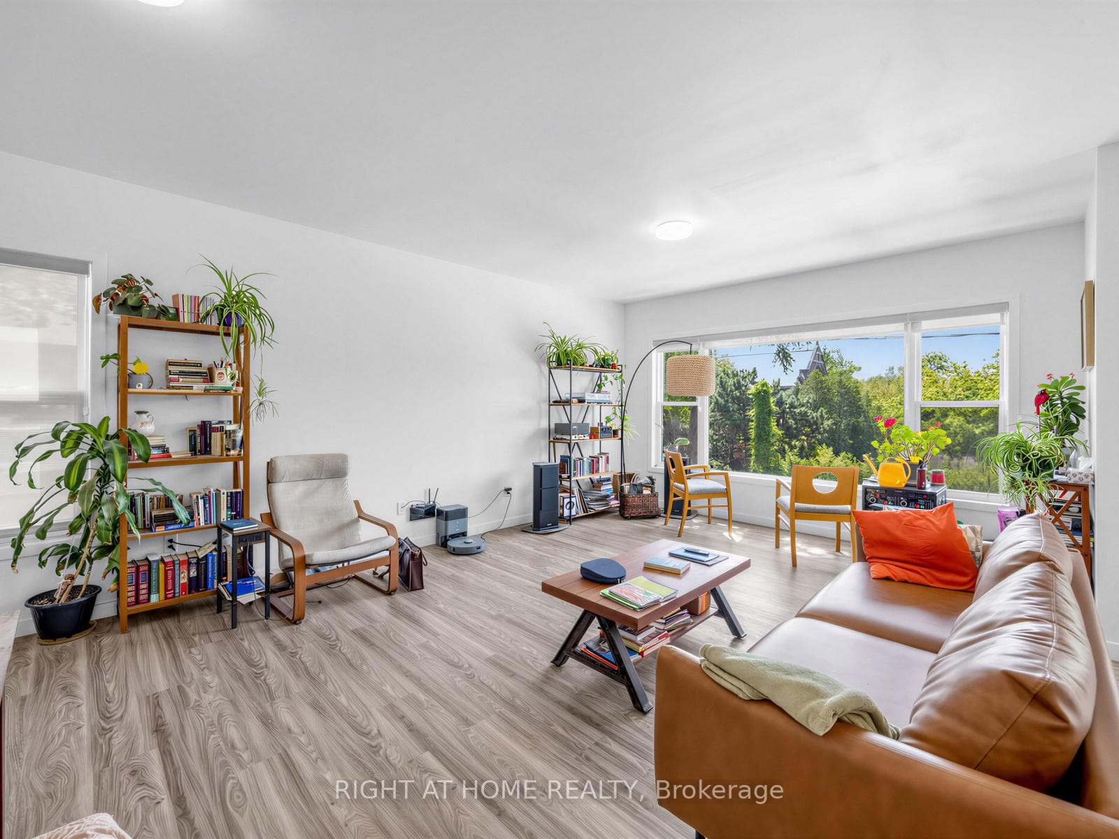 148 Glenlake Avenue Unit #8 photo 5