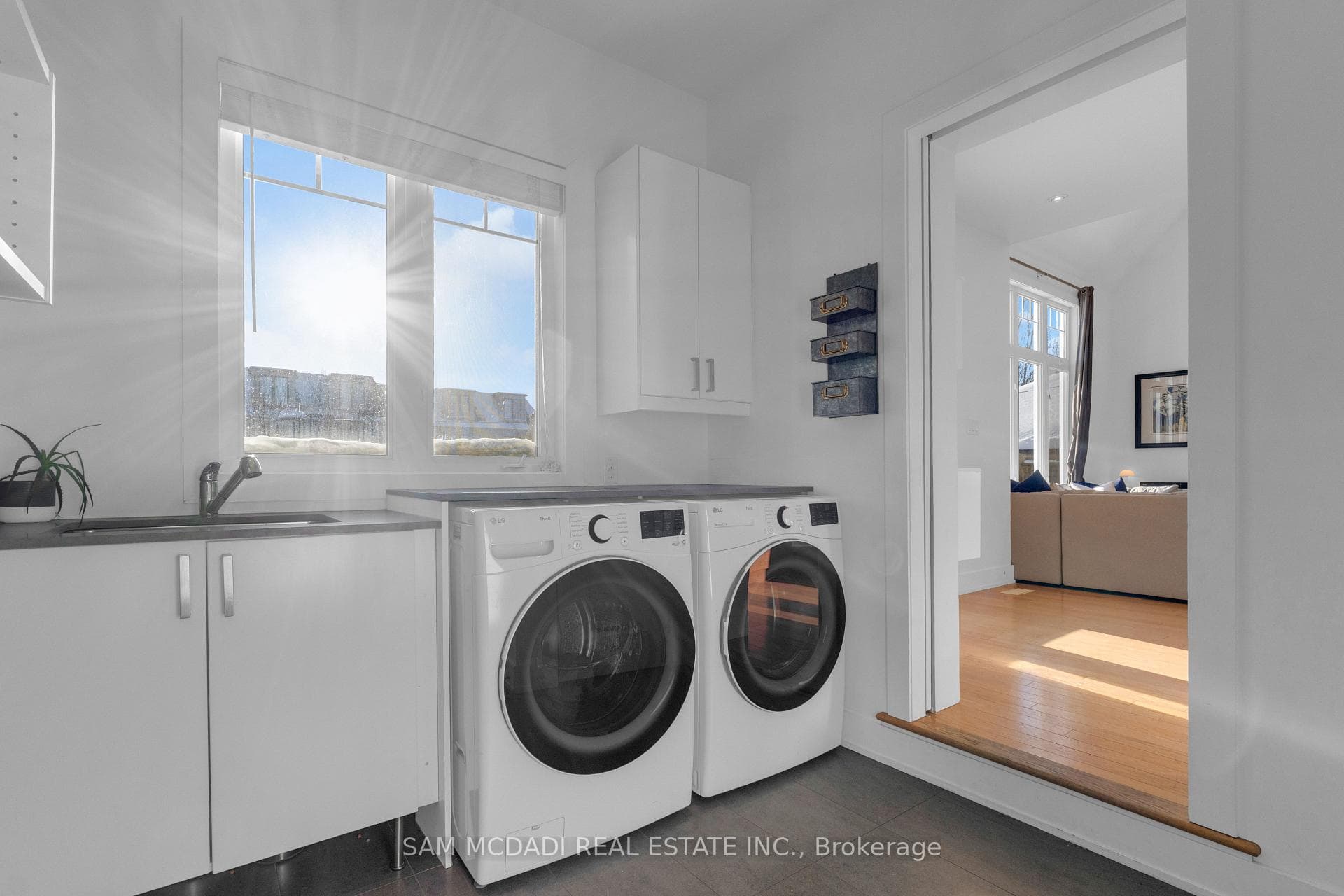 38 Pine Avenue photo 14
