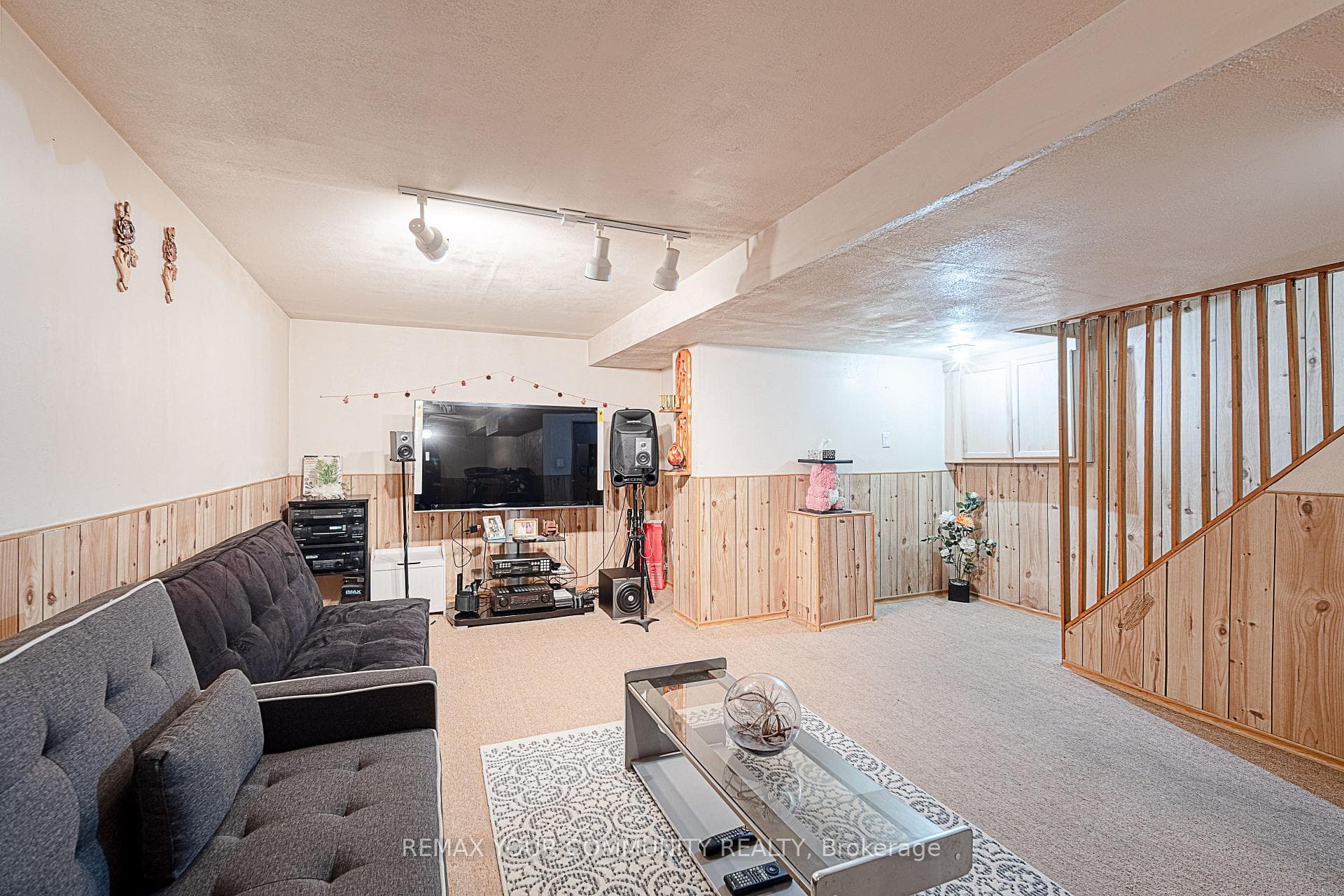 66 Trafford Crescent photo 22