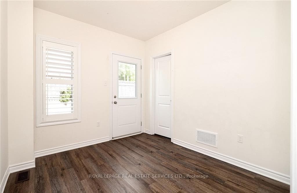 383 Dundas Street Unit 11 photo 19