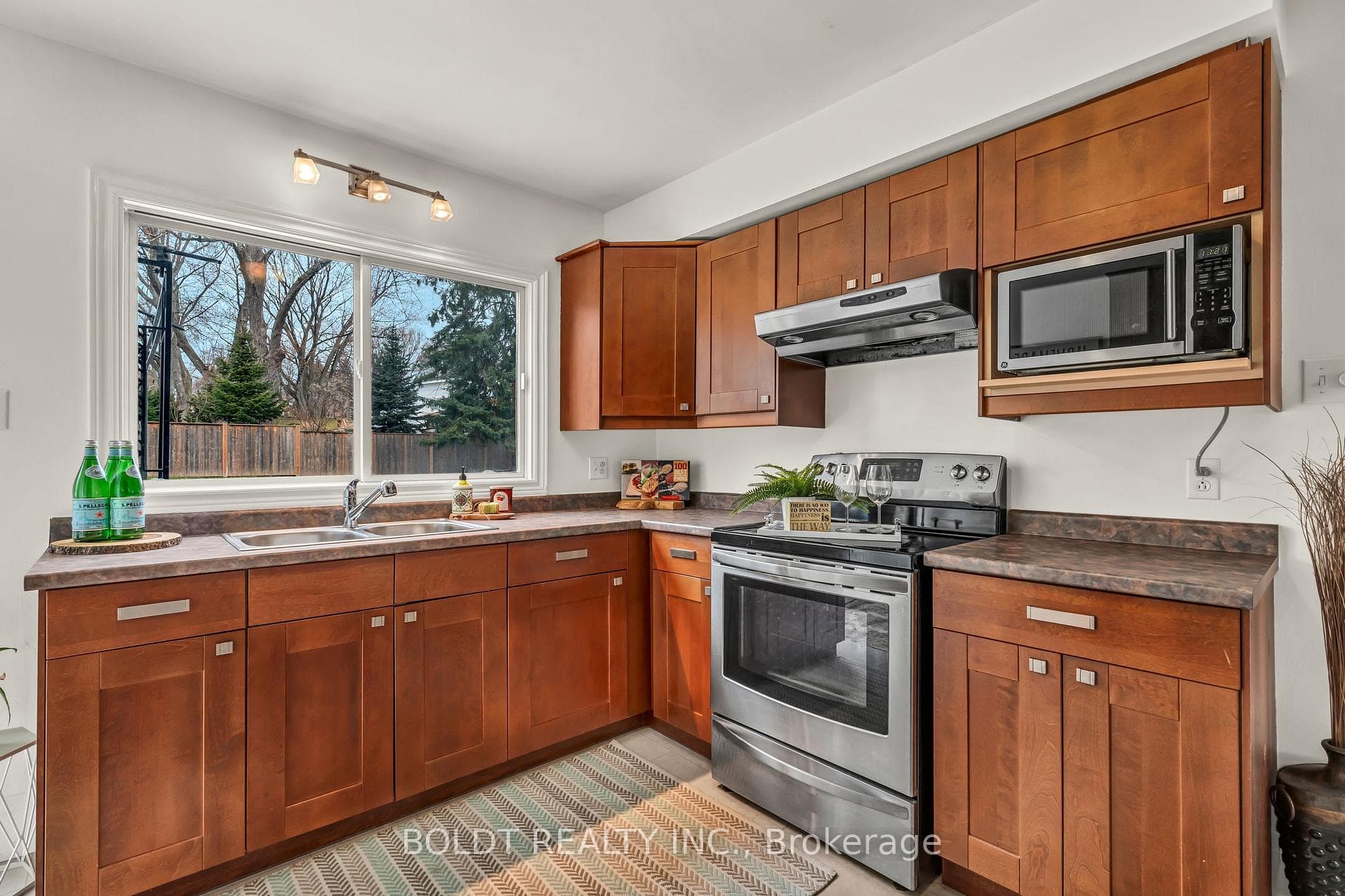 1368 Pelham Street photo 19