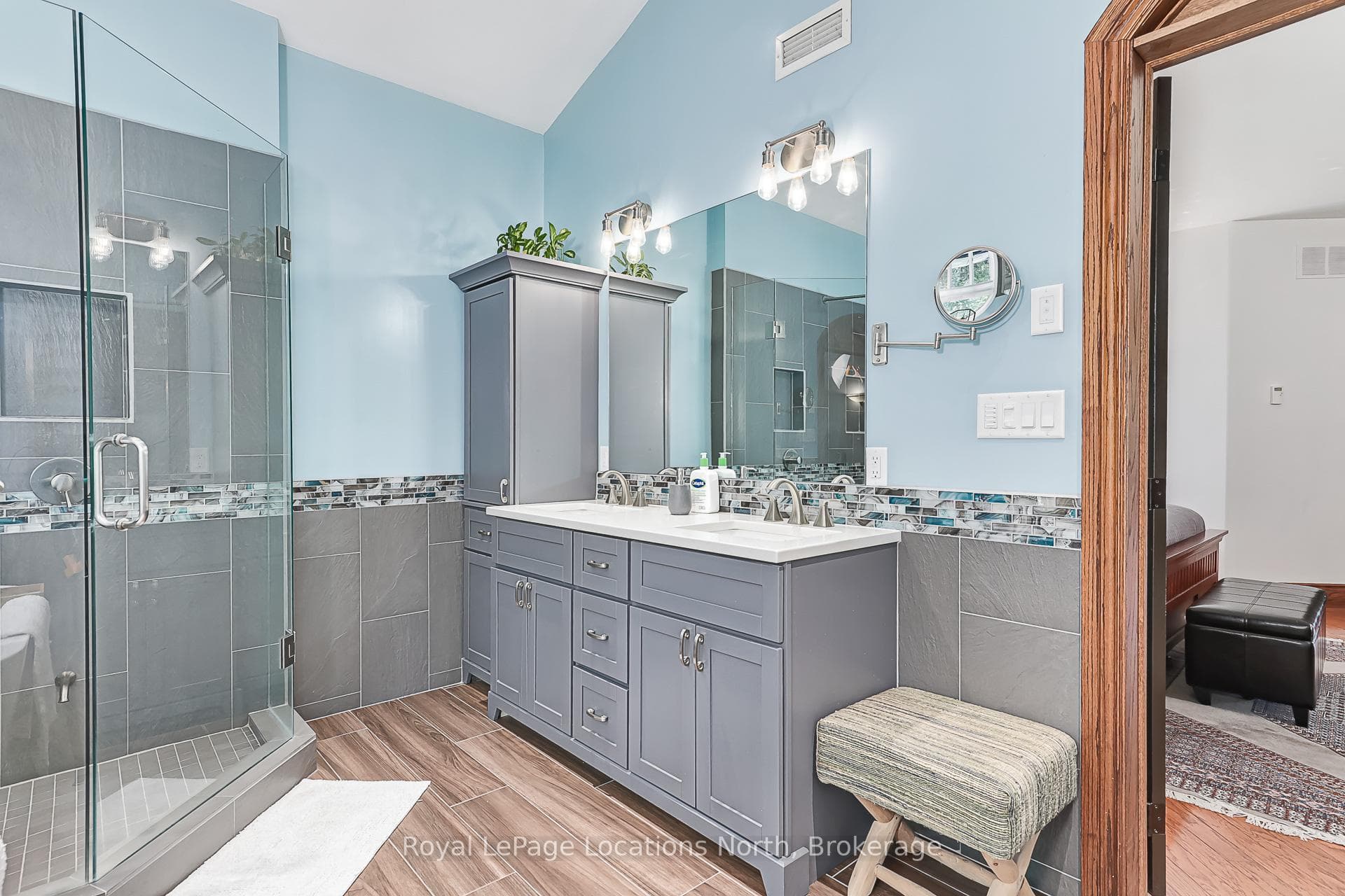 44 Blackburn Avenue photo 14
