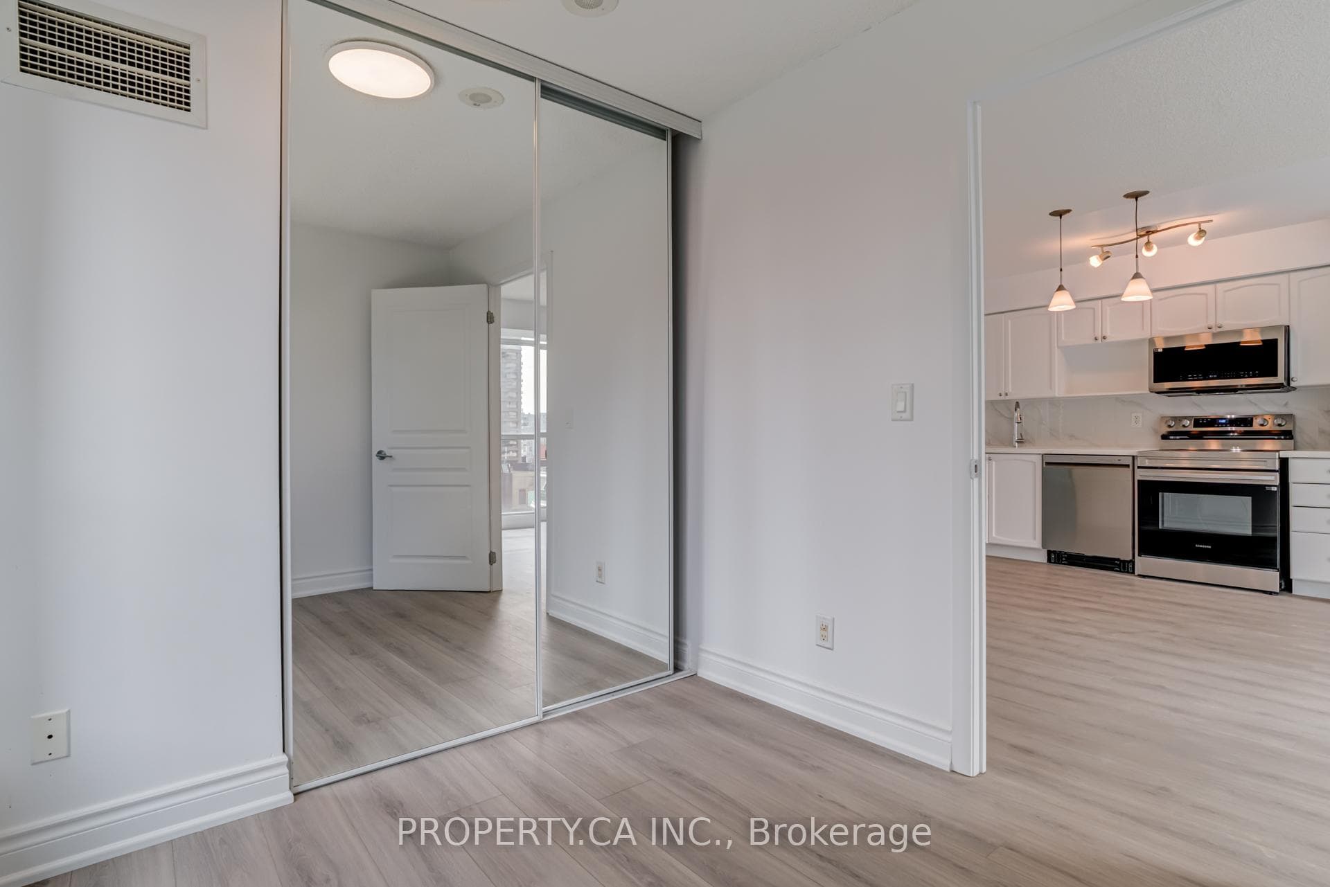18 Yonge Street Unit 1213 photo 17