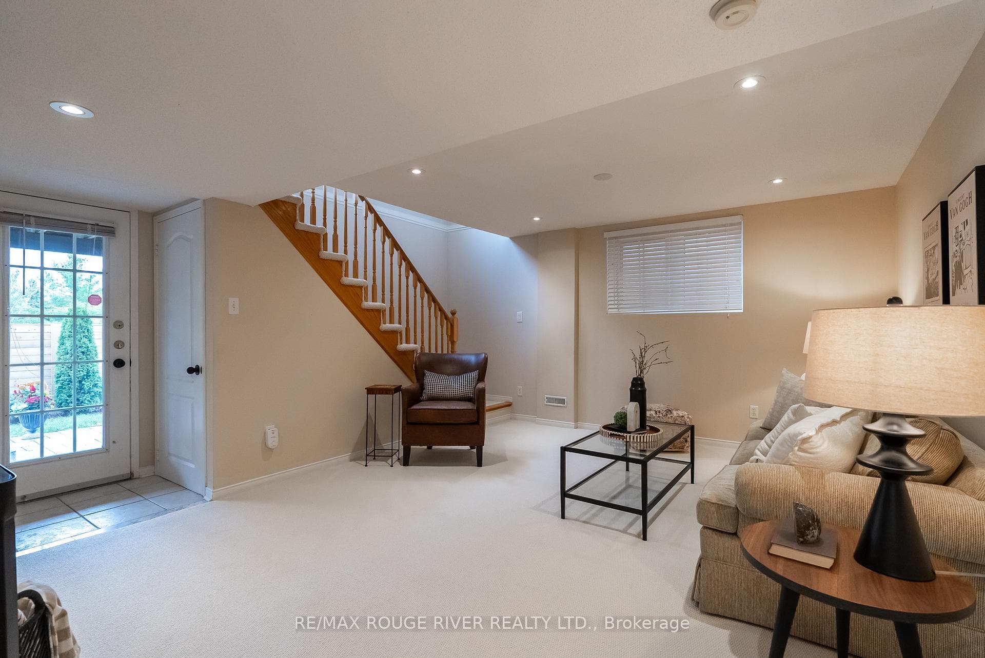 197 Stonemanor Avenue photo 23
