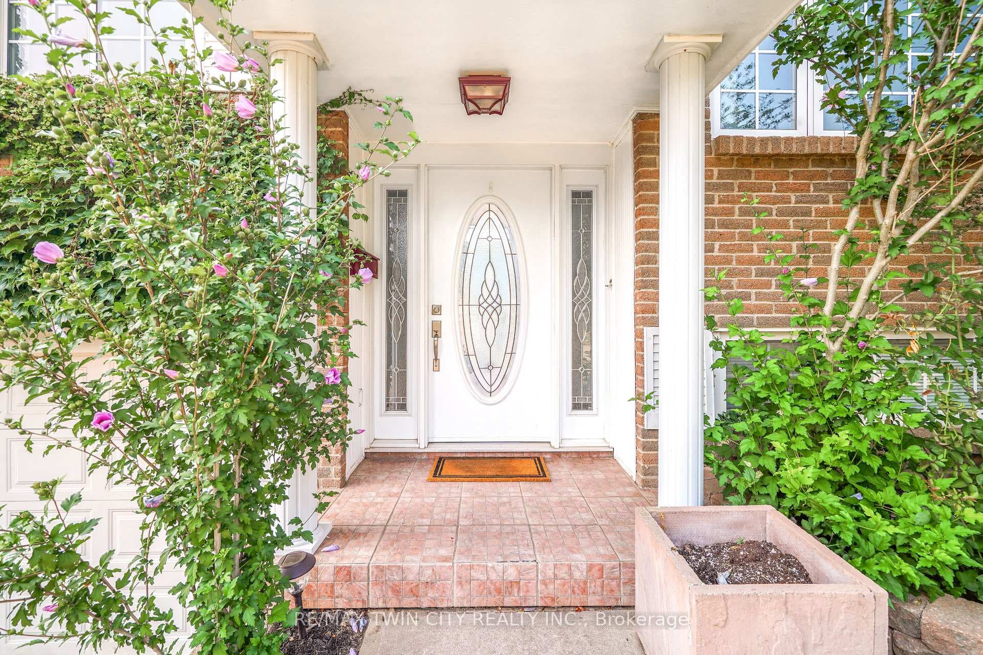 57 Ashgrove Avenue photo 4