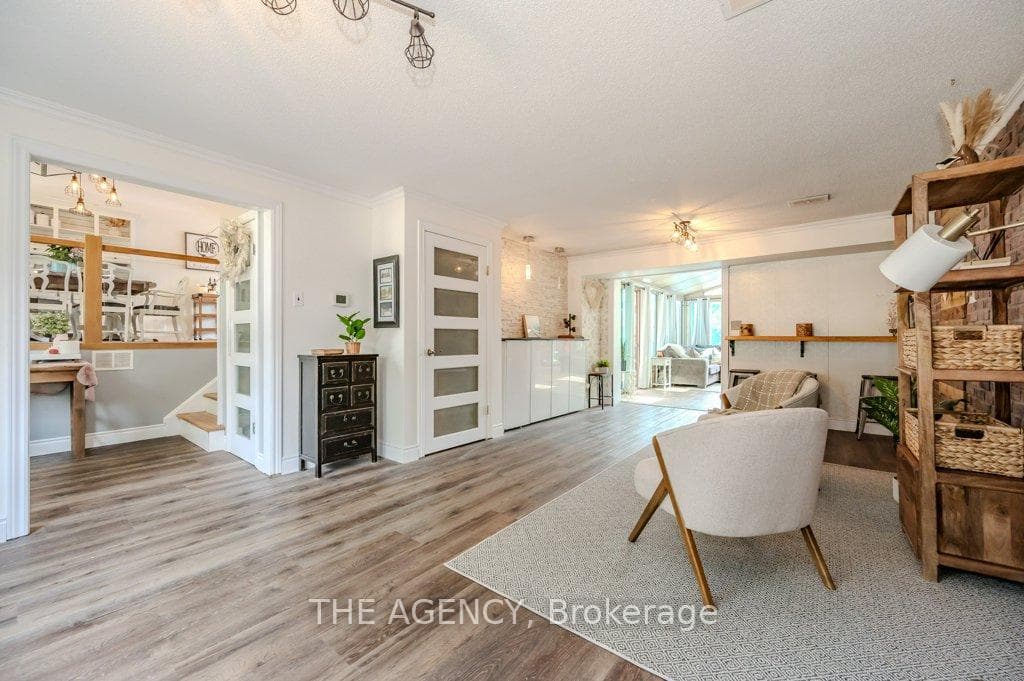 111 Lyndhurst Drive photo 14