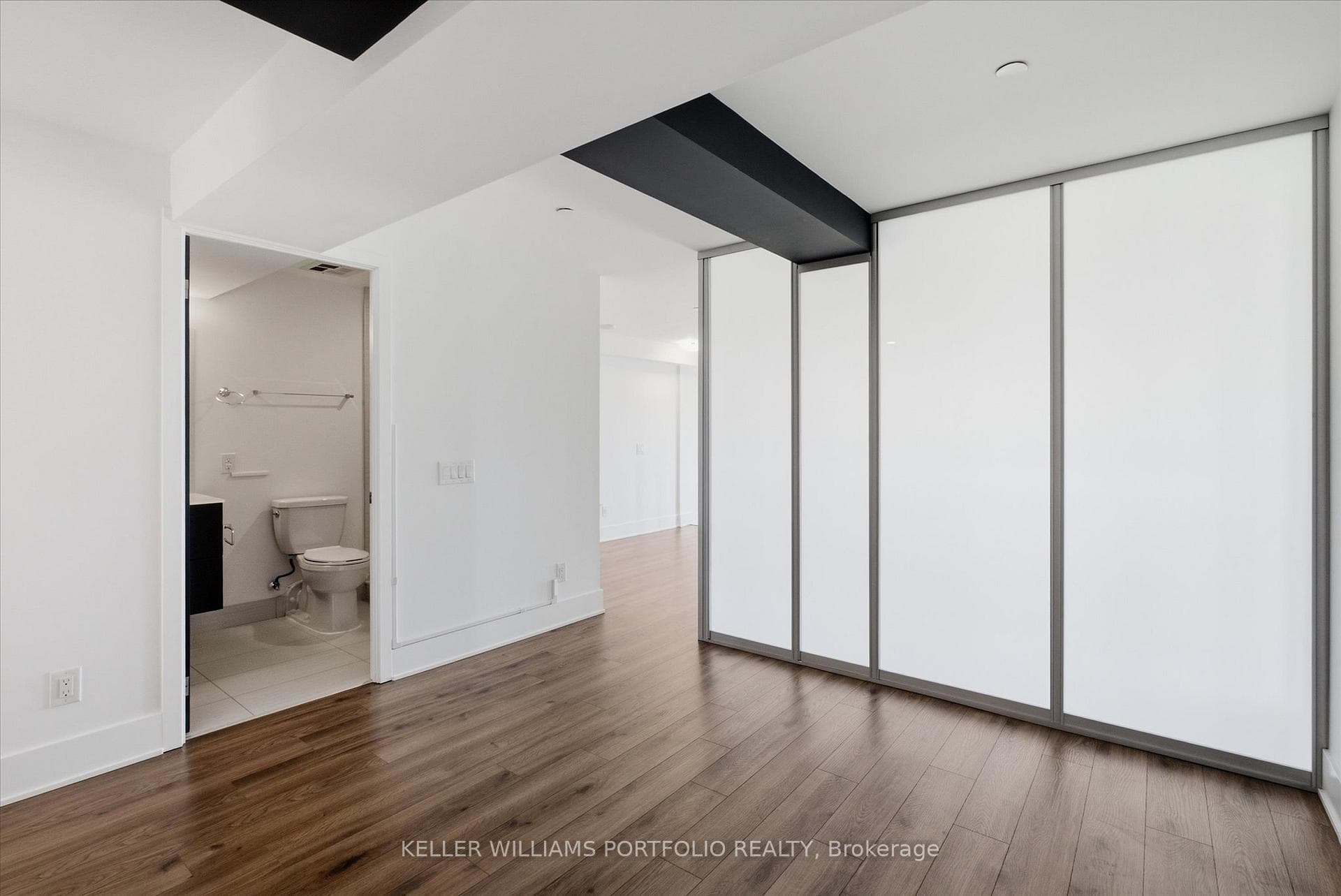 111 St Clair Avenue Unit 932 photo 36