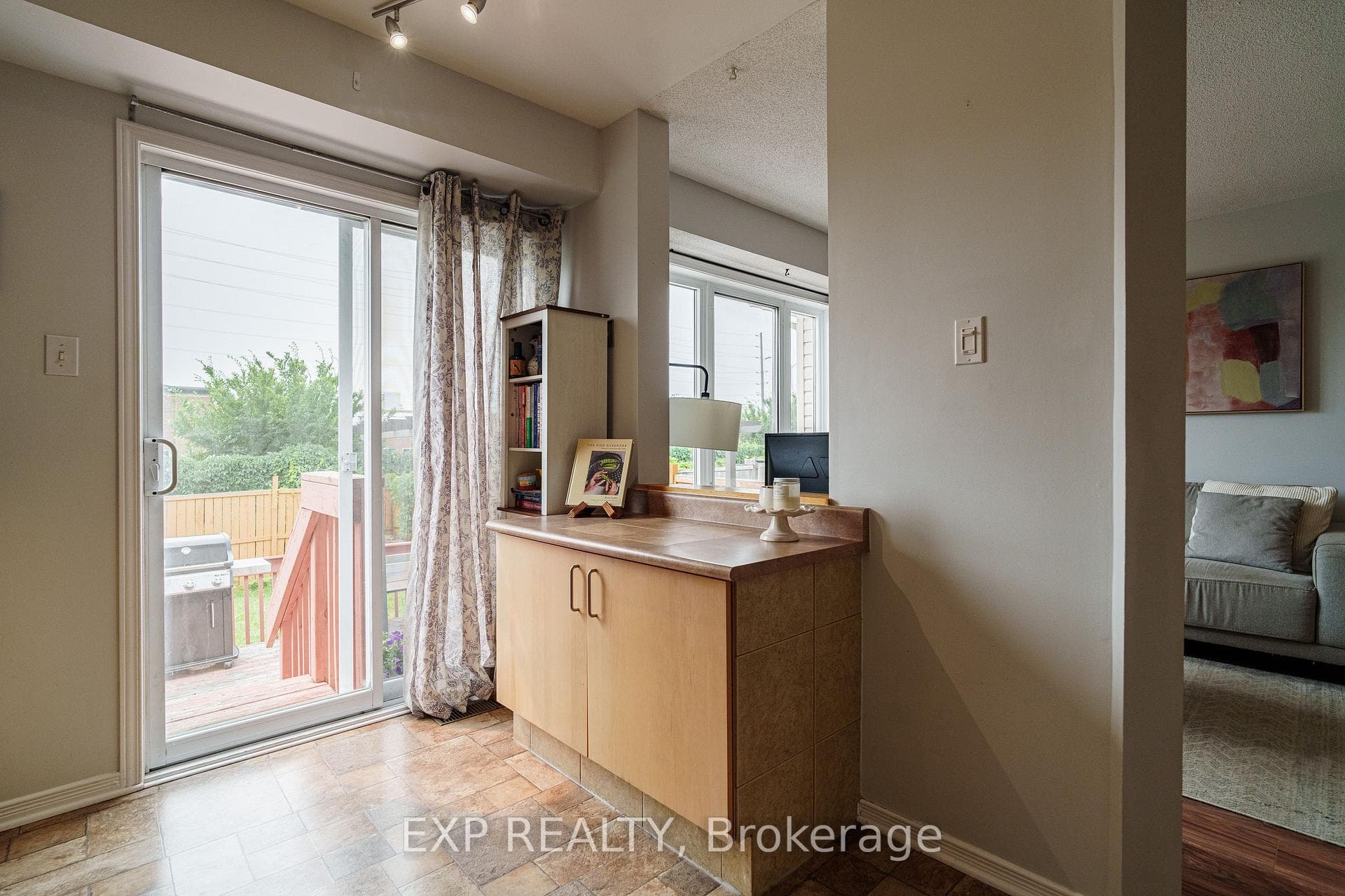 2010 Scully Way photo 12