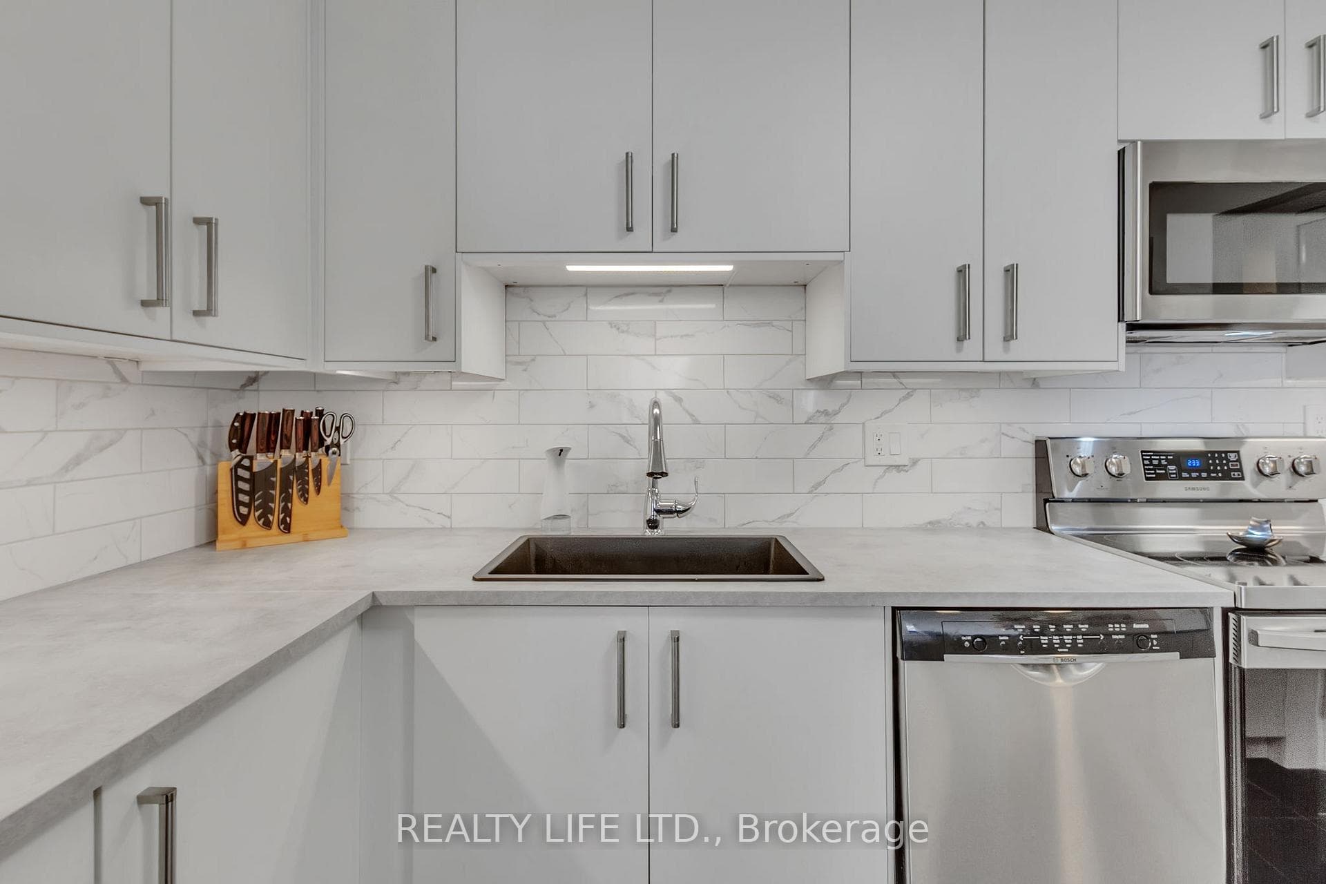 1485 Lakeshore Road Unit 1003 photo 11