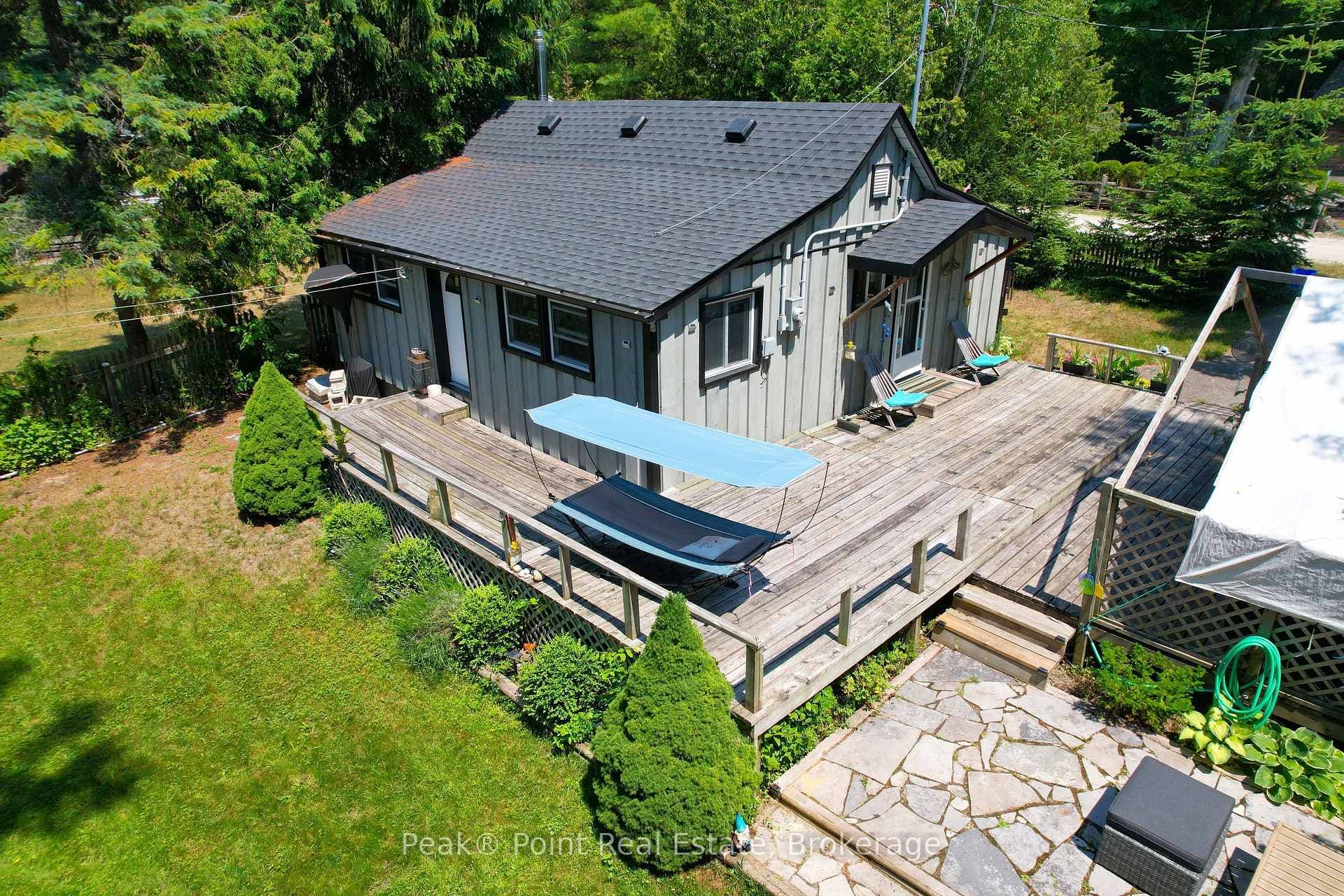 36 Barrie Avenue photo 2