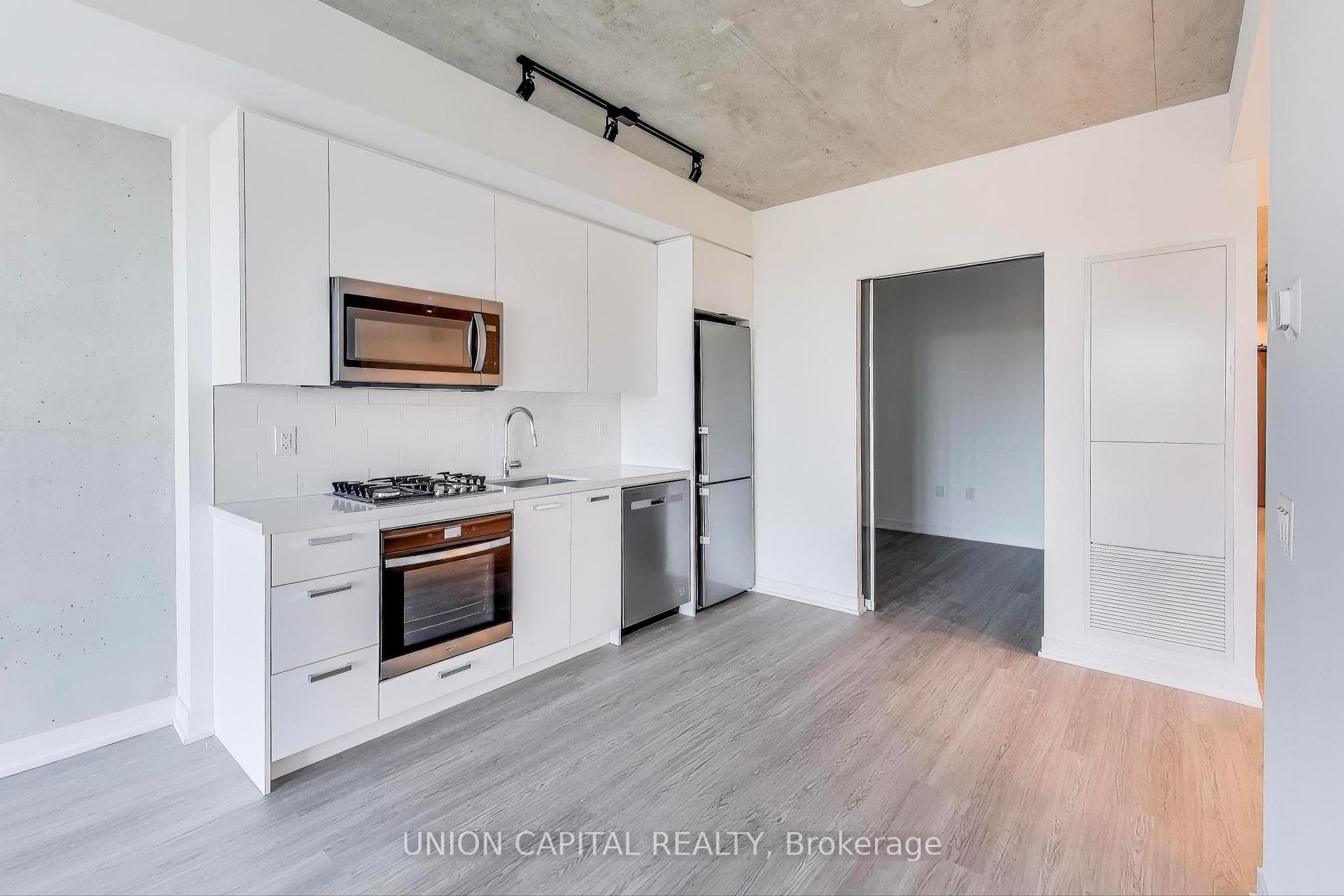 195 McCaul Street Unit 502 photo 7