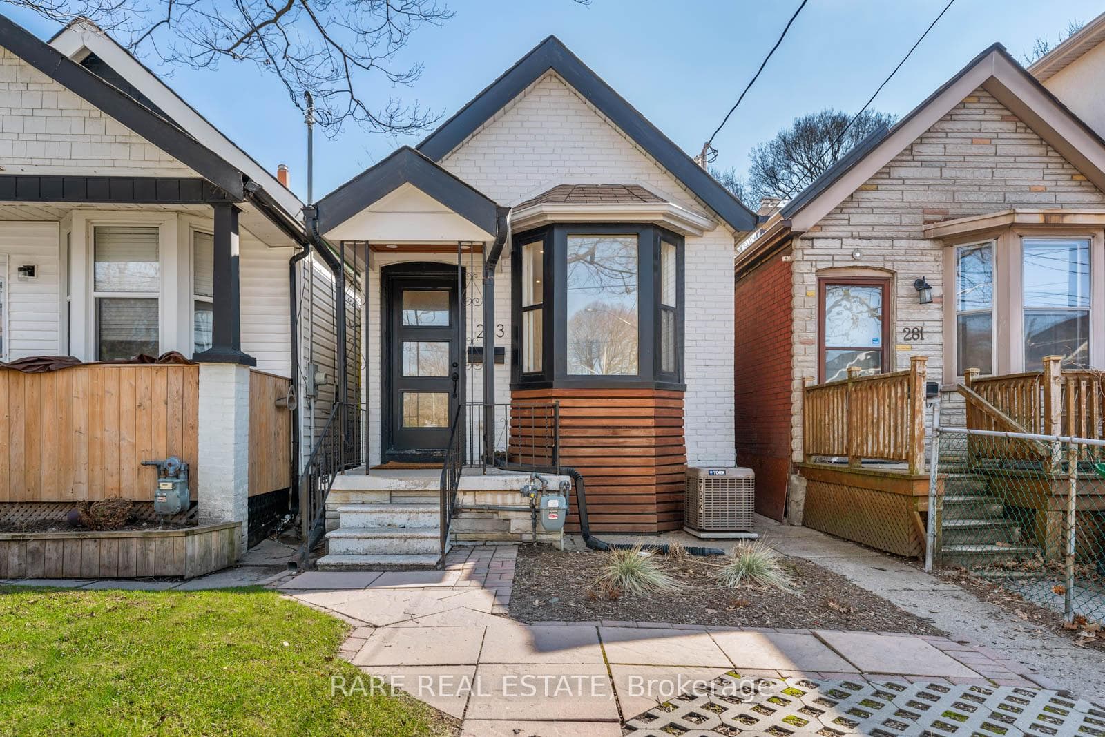 283 Chisholm Avenue photo 1