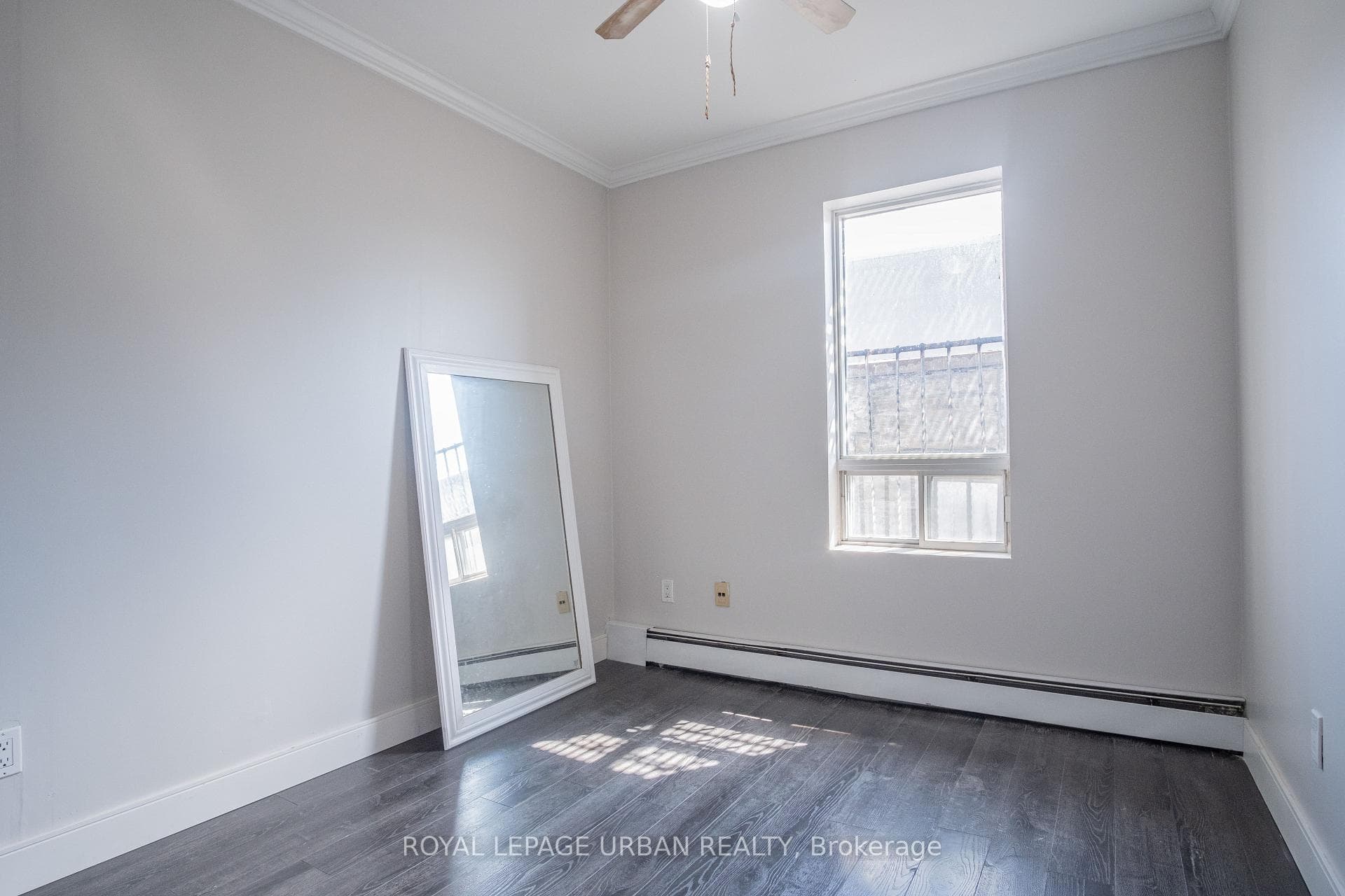 636 Danforth Avenue Unit 2 photo 4