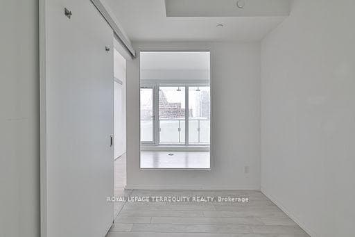 197 Yonge Street Unit 2709 photo 14