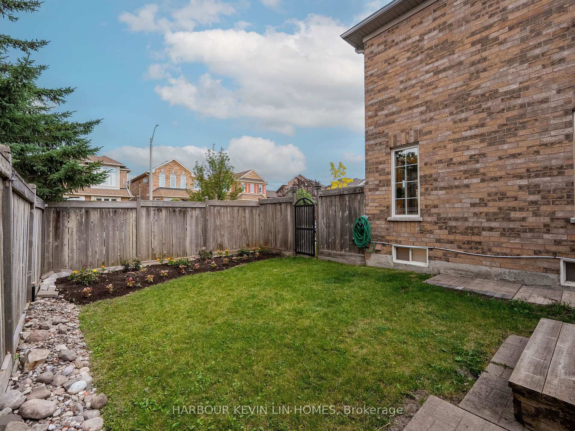 54 Waterton Crescent photo 39