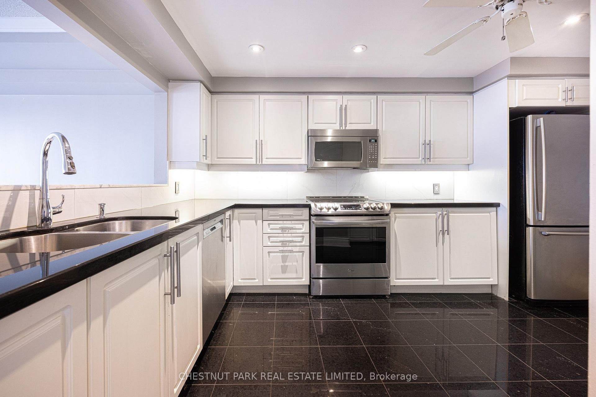 1818 Bayview Avenue Unit 607 photo 9