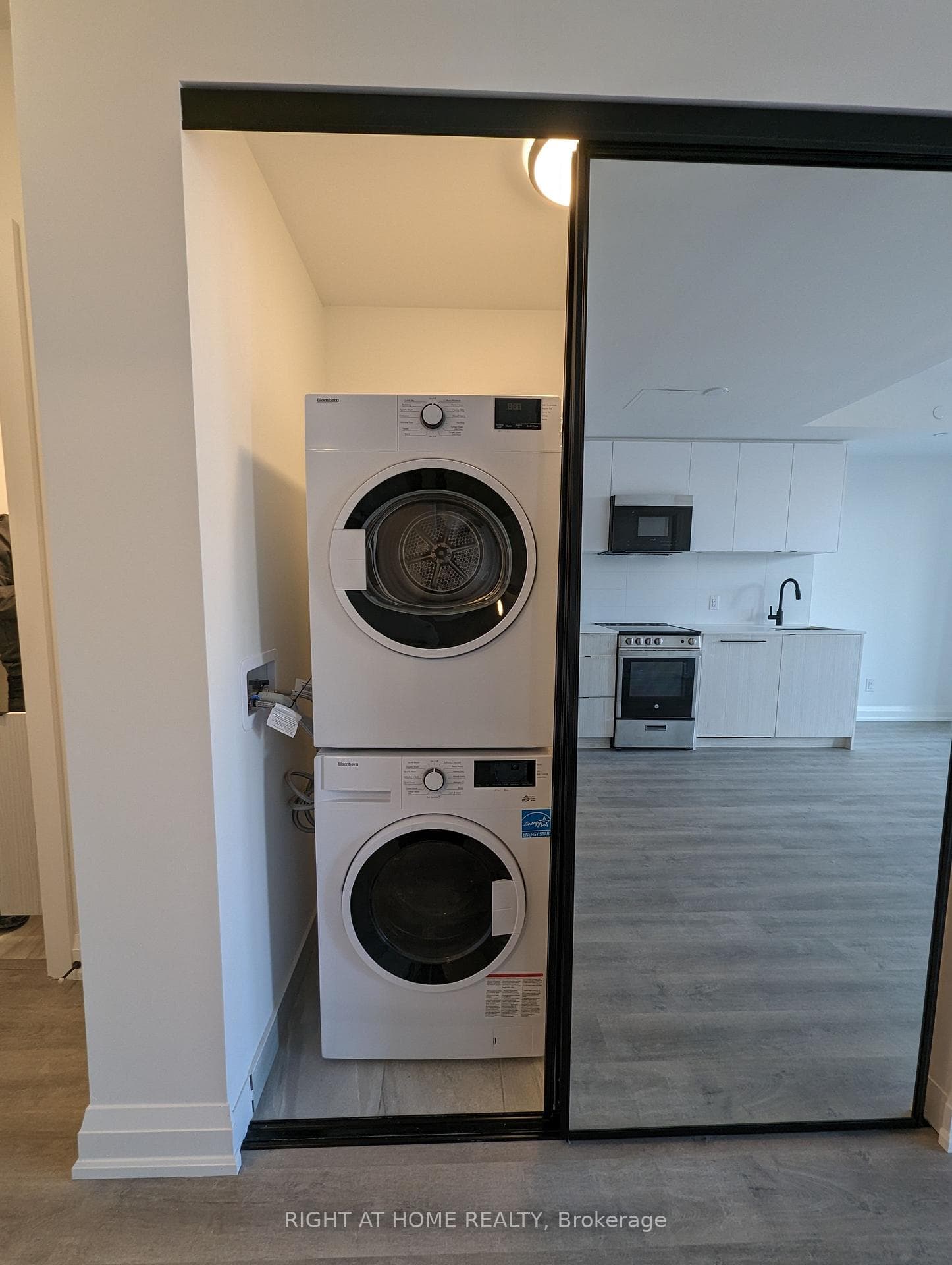 2369 Danforth Avenue Unit 313 photo 10