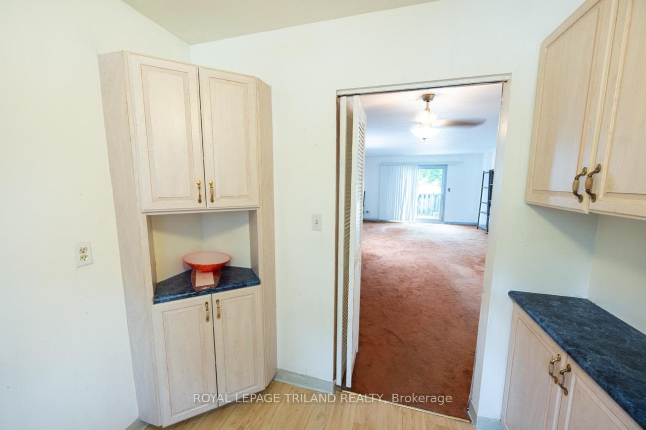 57 Wellesley Crescent photo 11