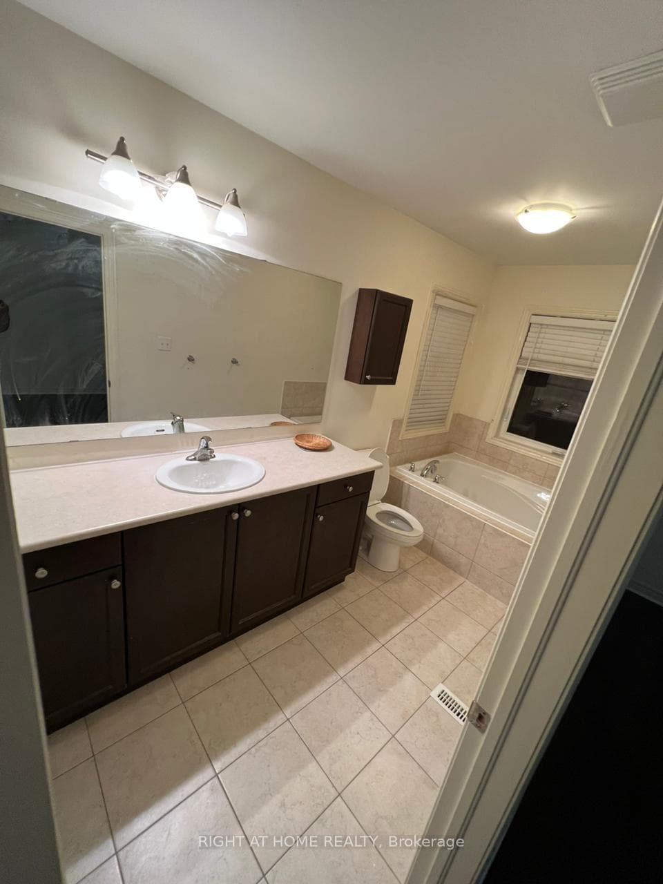 3365 Stoney Crescent Unit Upper photo 12