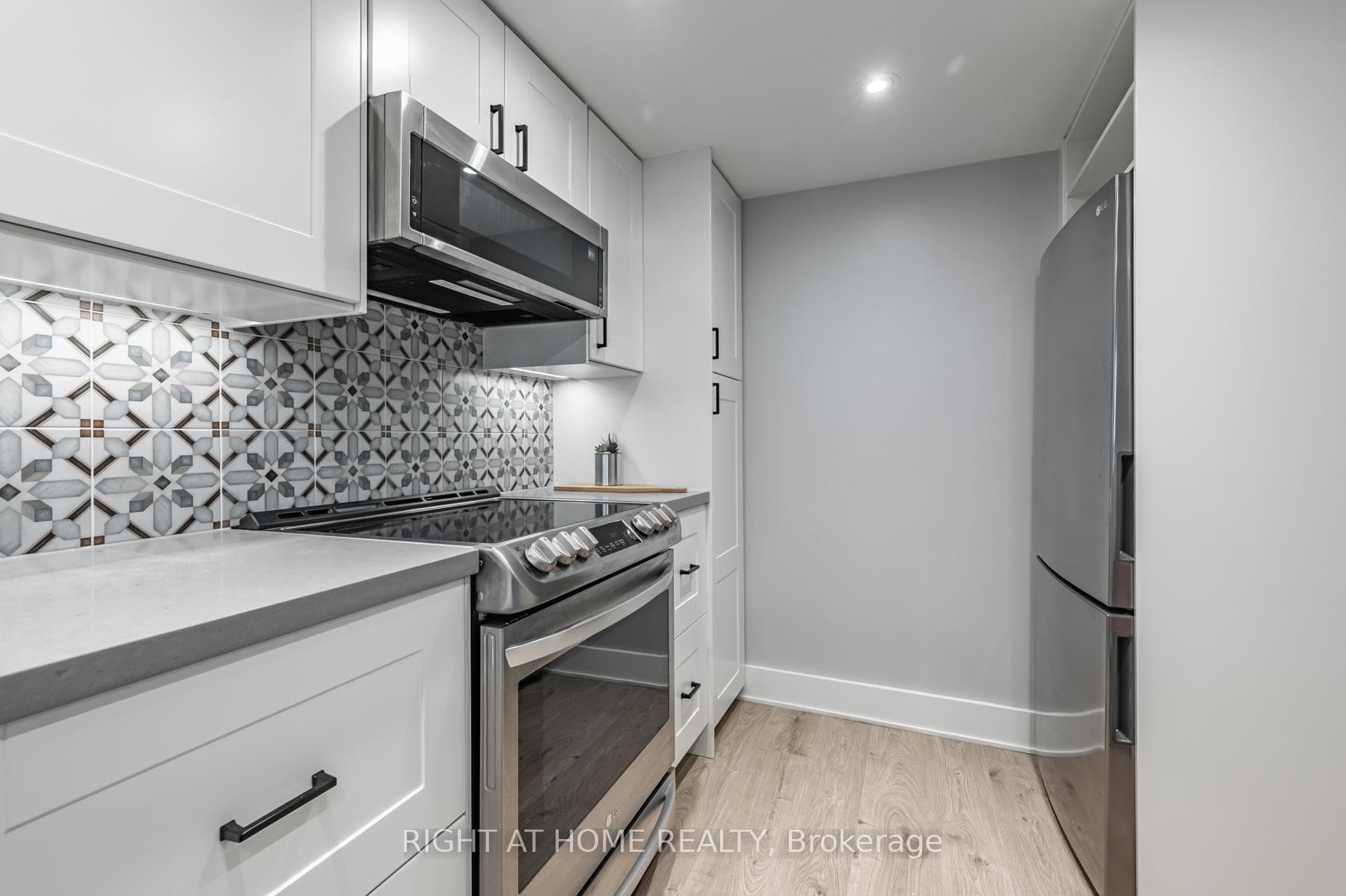 60 Homewood Avenue Unit 203 photo 8