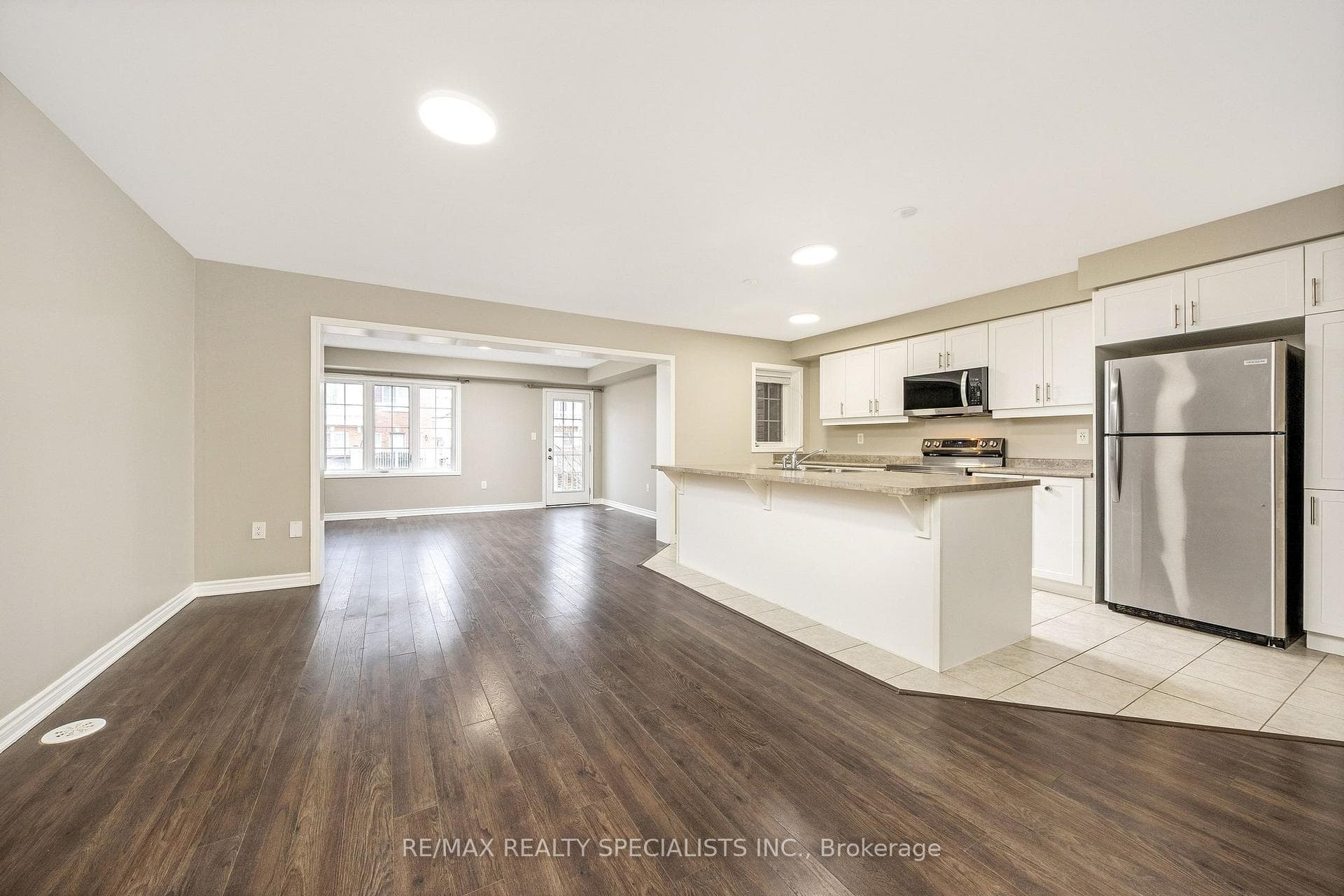 121 Frost Court photo 9