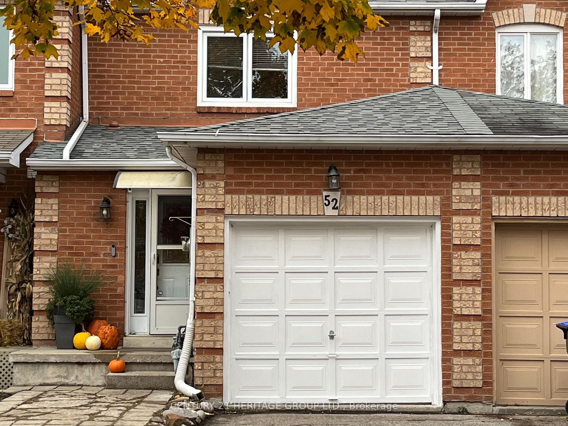 52 Potter Crescent photo 4