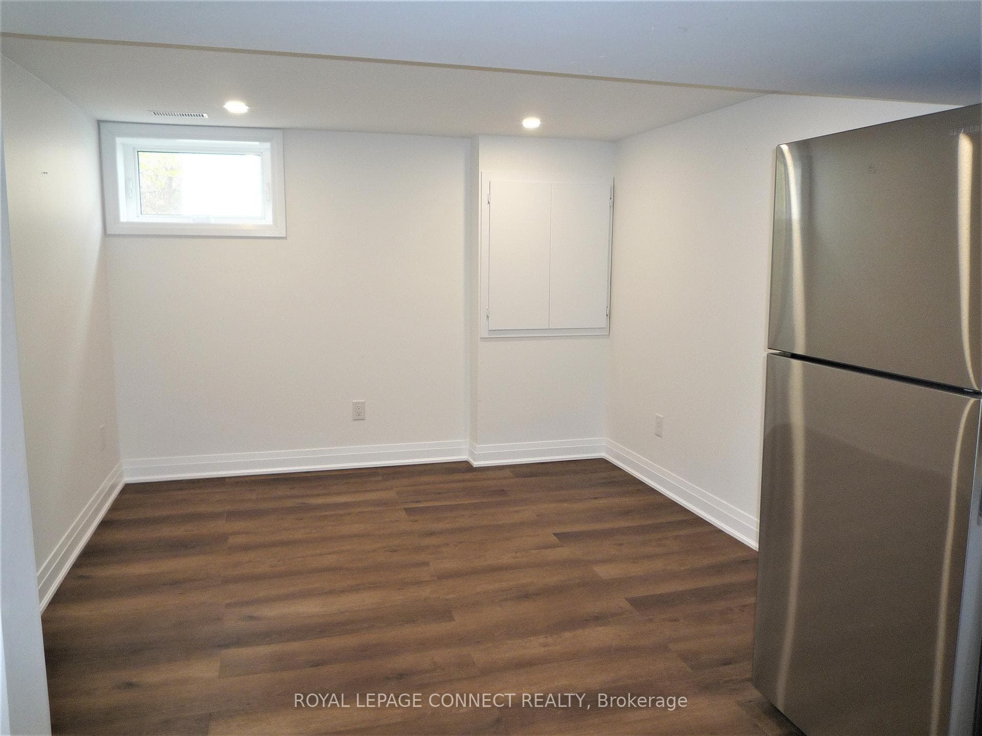 76 Vanbrugh Avenue Unit Lower photo 3