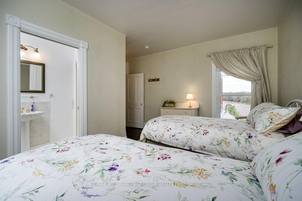1331 Victoria Road photo 33