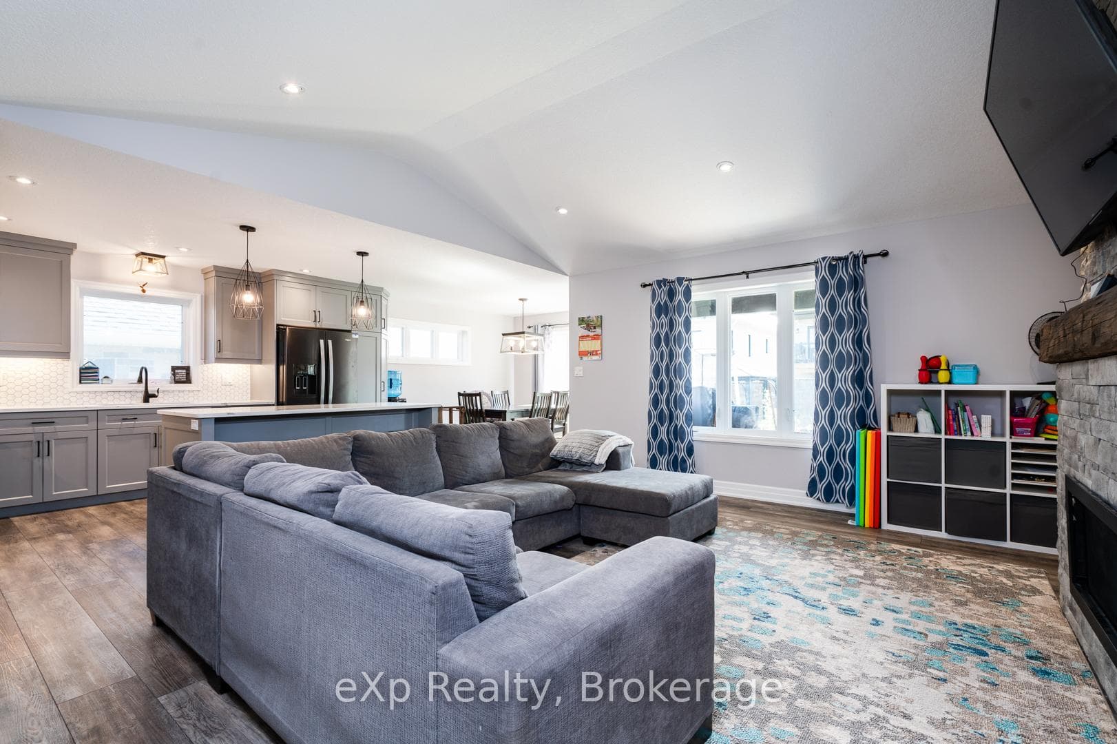 Open Concept living, Dining and kitchen