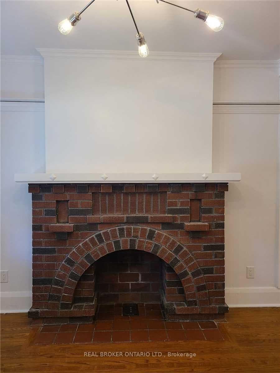 130 Harvie Avenue photo 8