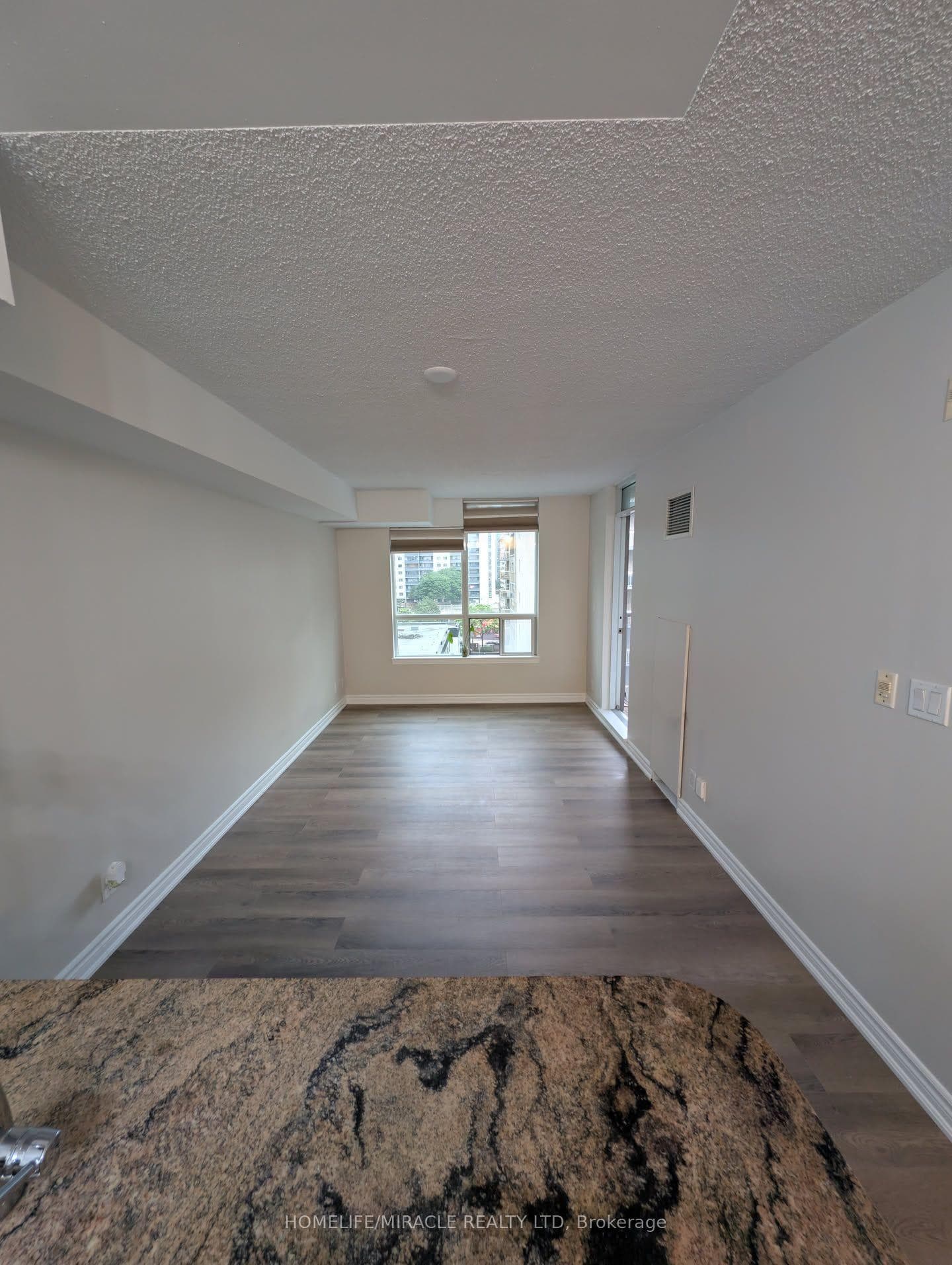 225 Wellesley Street Unit 607 photo 9