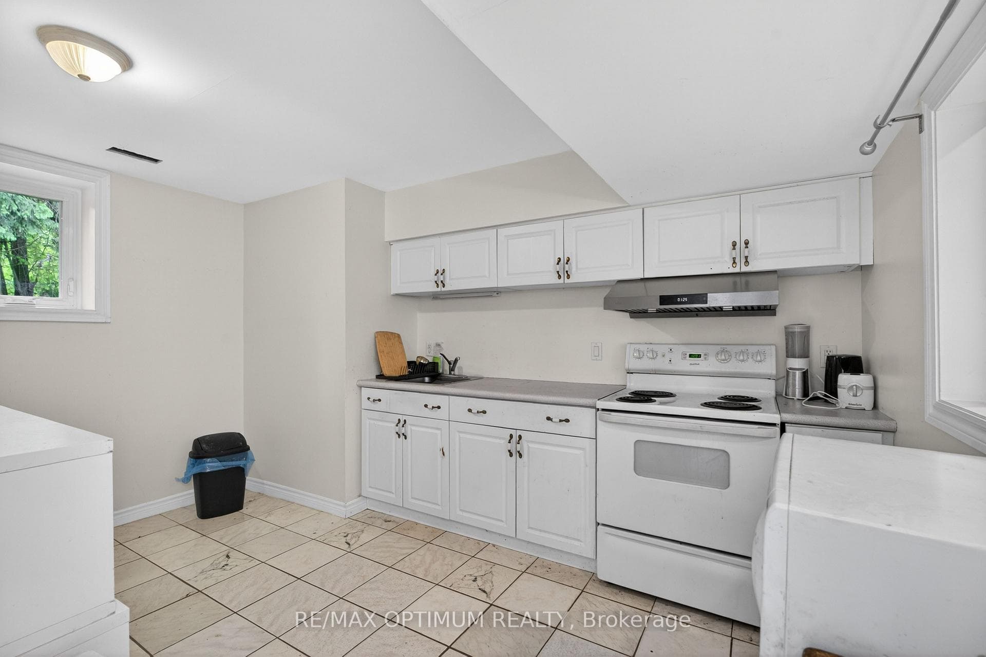 529 Campbellville Road photo 35