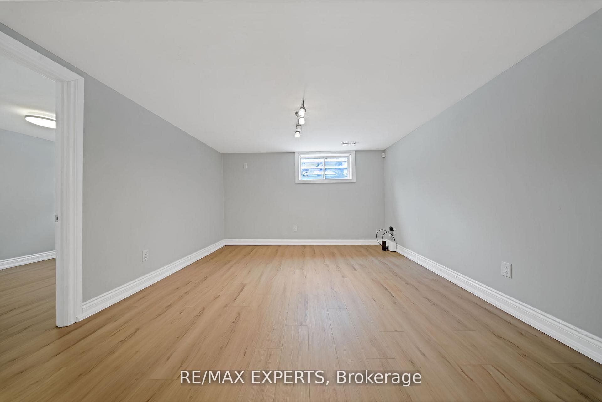 934 Beechwood Avenue Unit Lower photo 18