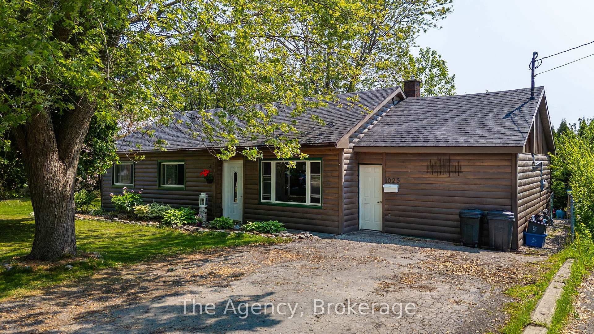 1025 Steele Street photo 1