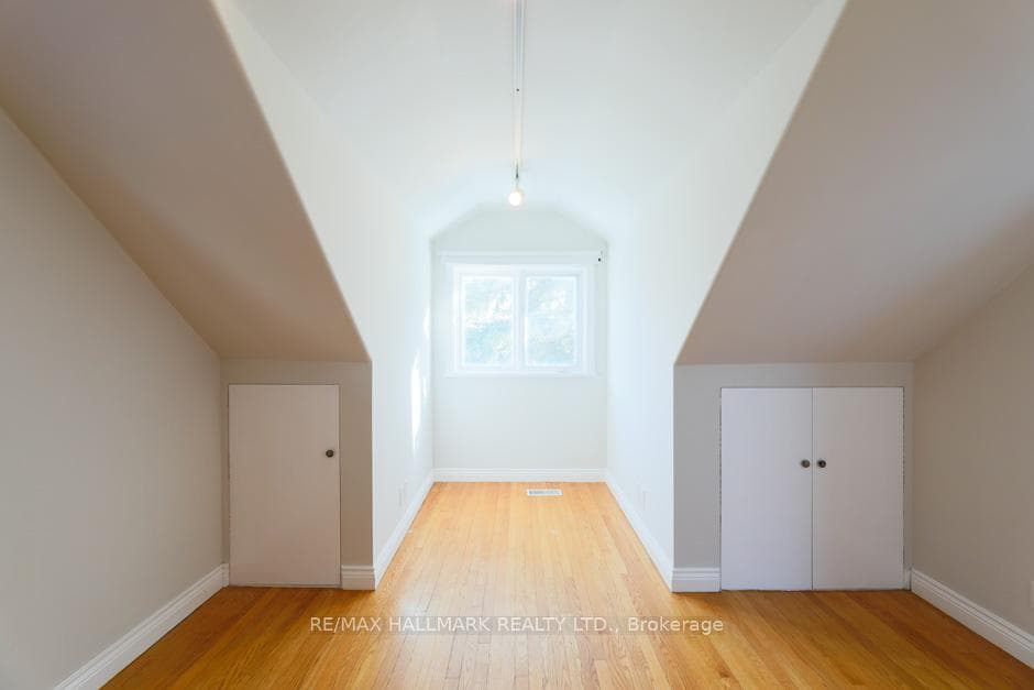 102 Robinson Avenue photo 17