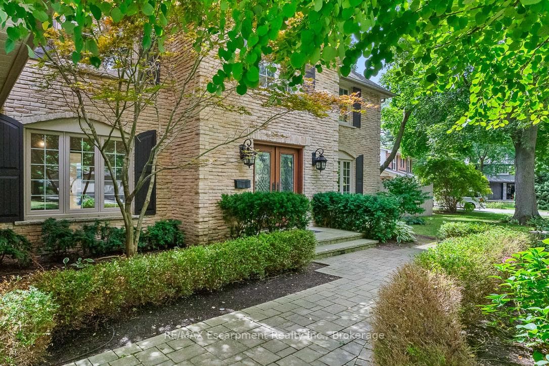 138 Cavendish Court photo 2