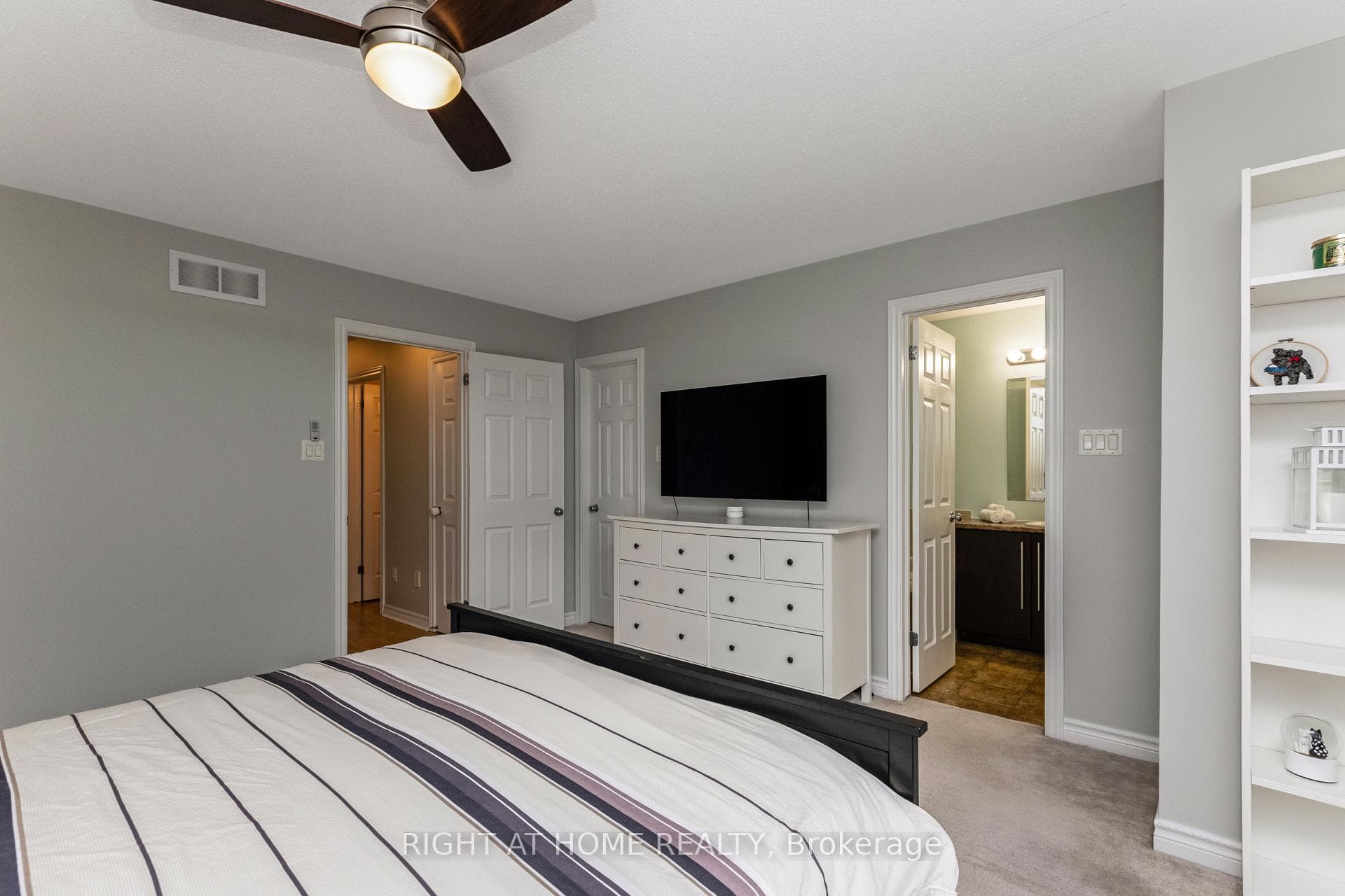 302 Vienna Terrace photo 15
