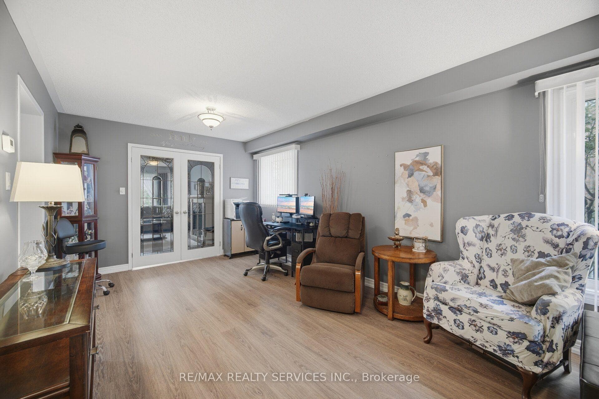 30 Henderson Crescent photo 5