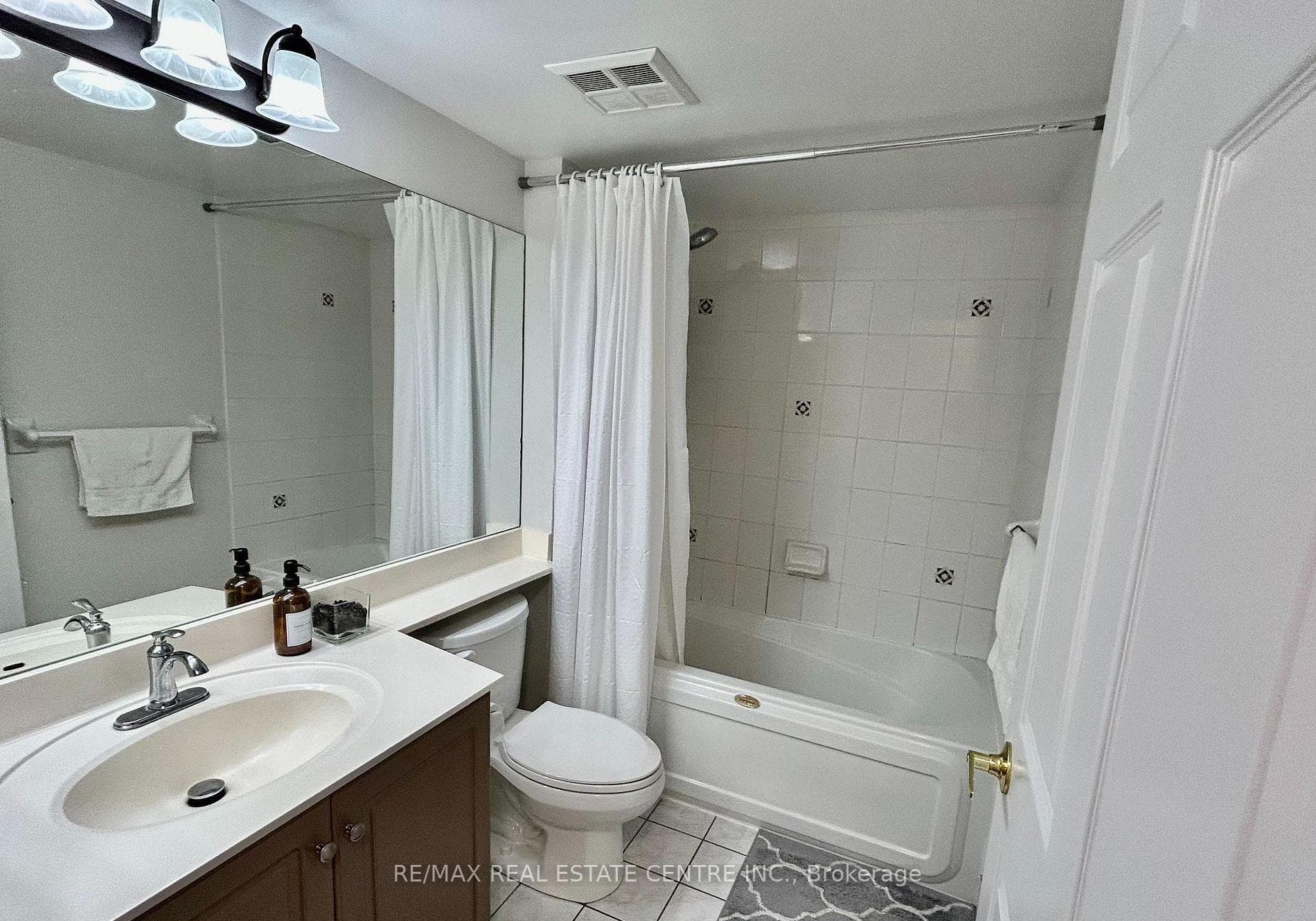 35 Kingsbridge Garden Circle Unit 1804 photo 12