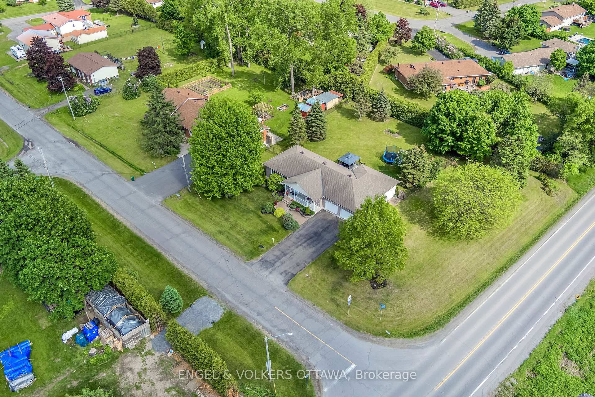 6978 Aldergrove Way photo 3