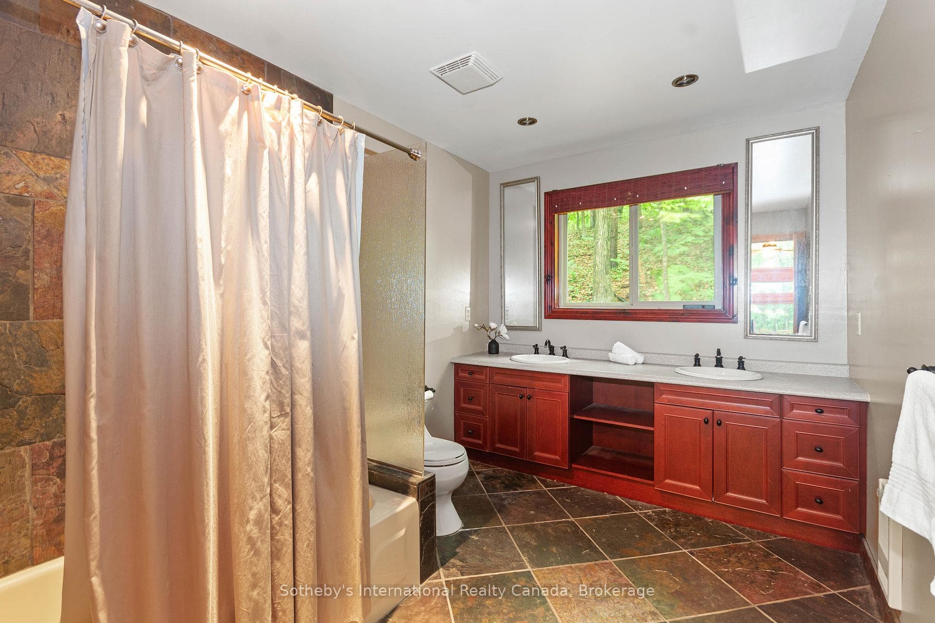 4 Amik Lane photo 22