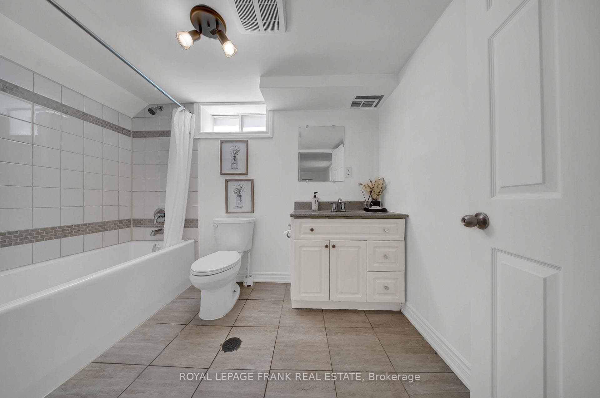 Lower 4 pc Bathroom